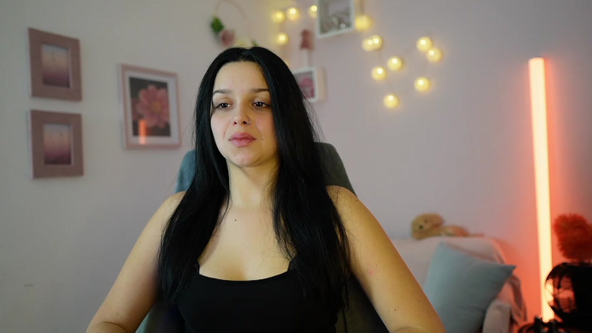 Gallery image thumbnail from Sola_Zola18's myfreecams stream on, 12/09/2023, 24:02 image 14 of 20