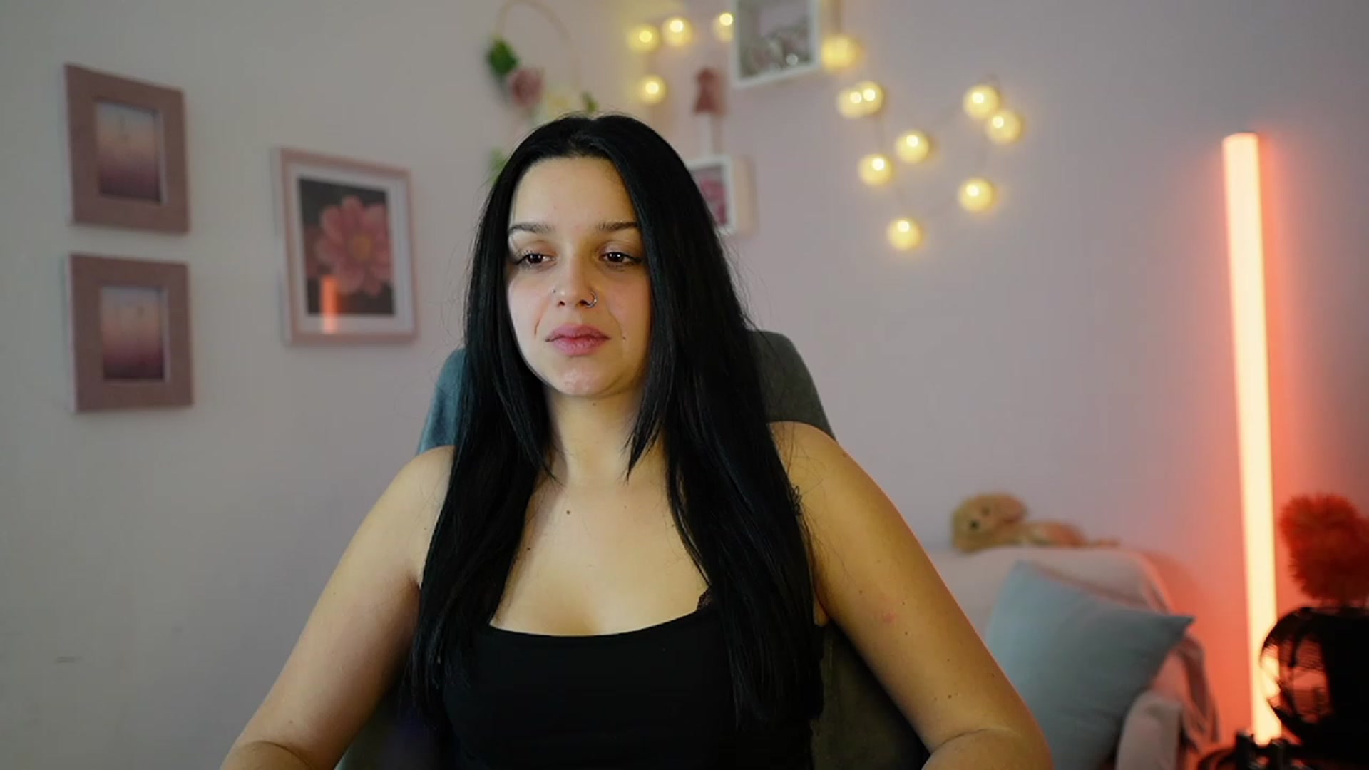 Gallery image thumbnail from Sola_Zola18's myfreecams stream on, 12/09/2023, 24:02 image 6 of 20