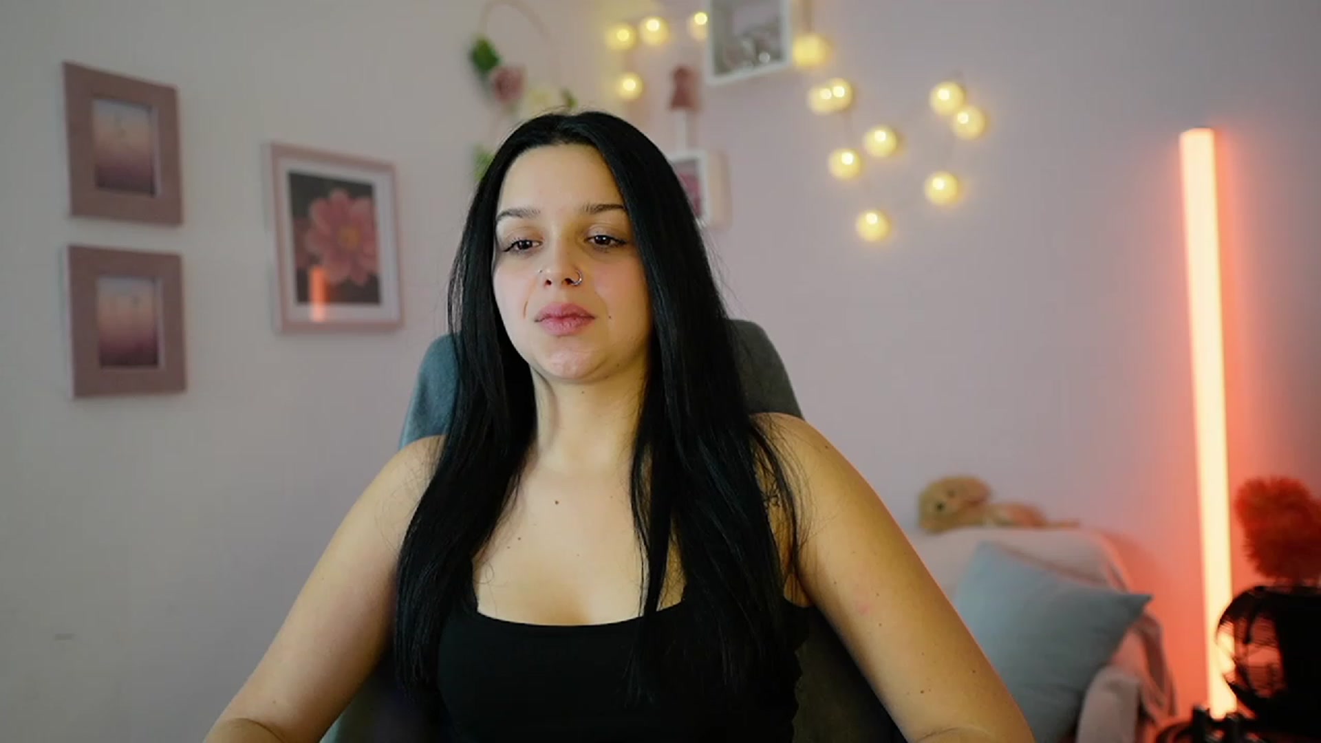 Gallery image thumbnail from Sola_Zola18's myfreecams stream on, 12/09/2023, 24:02 image 3 of 20