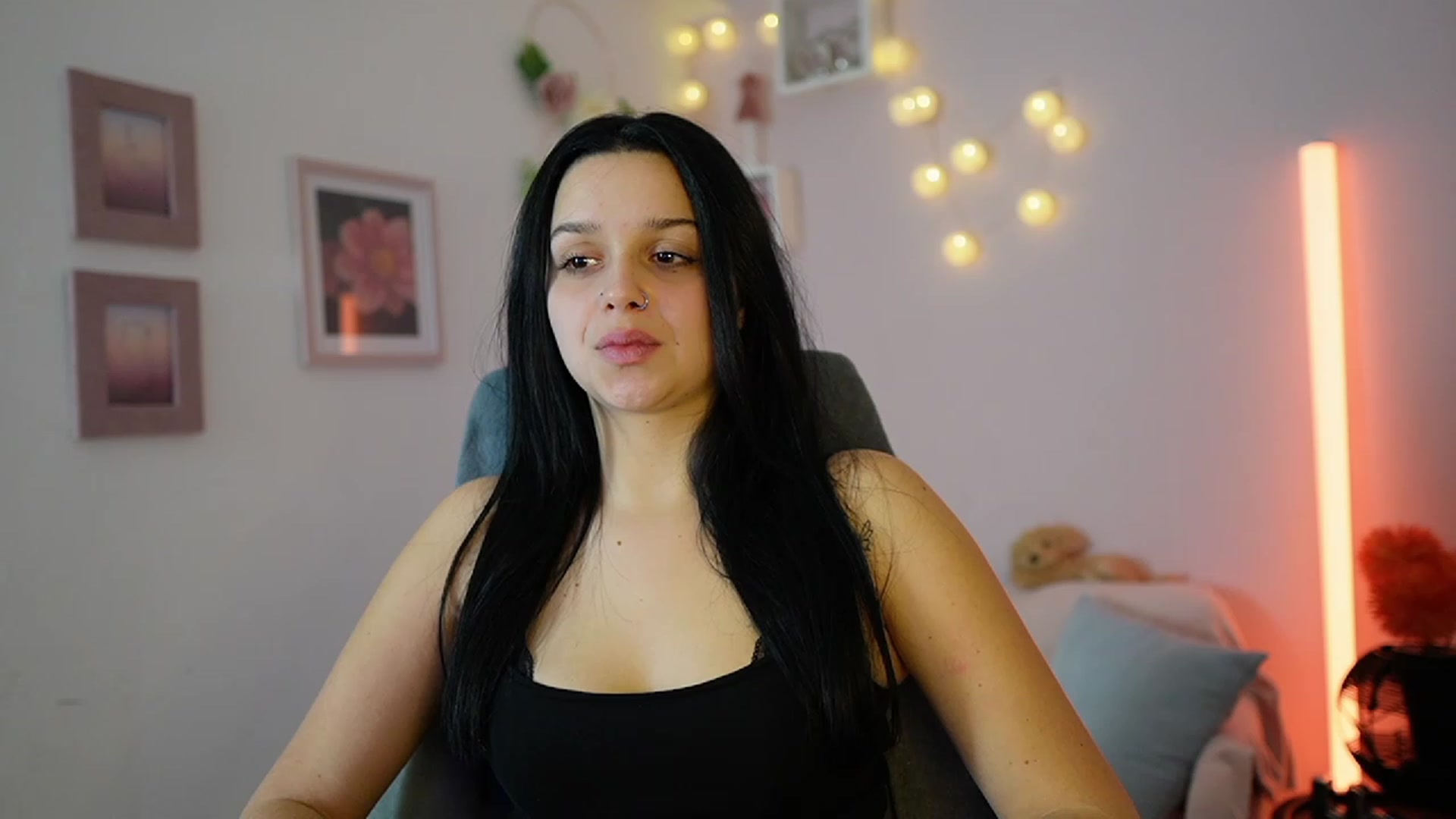 Gallery image thumbnail from Sola_Zola18's myfreecams stream on, 12/09/2023, 24:02 image 19 of 20
