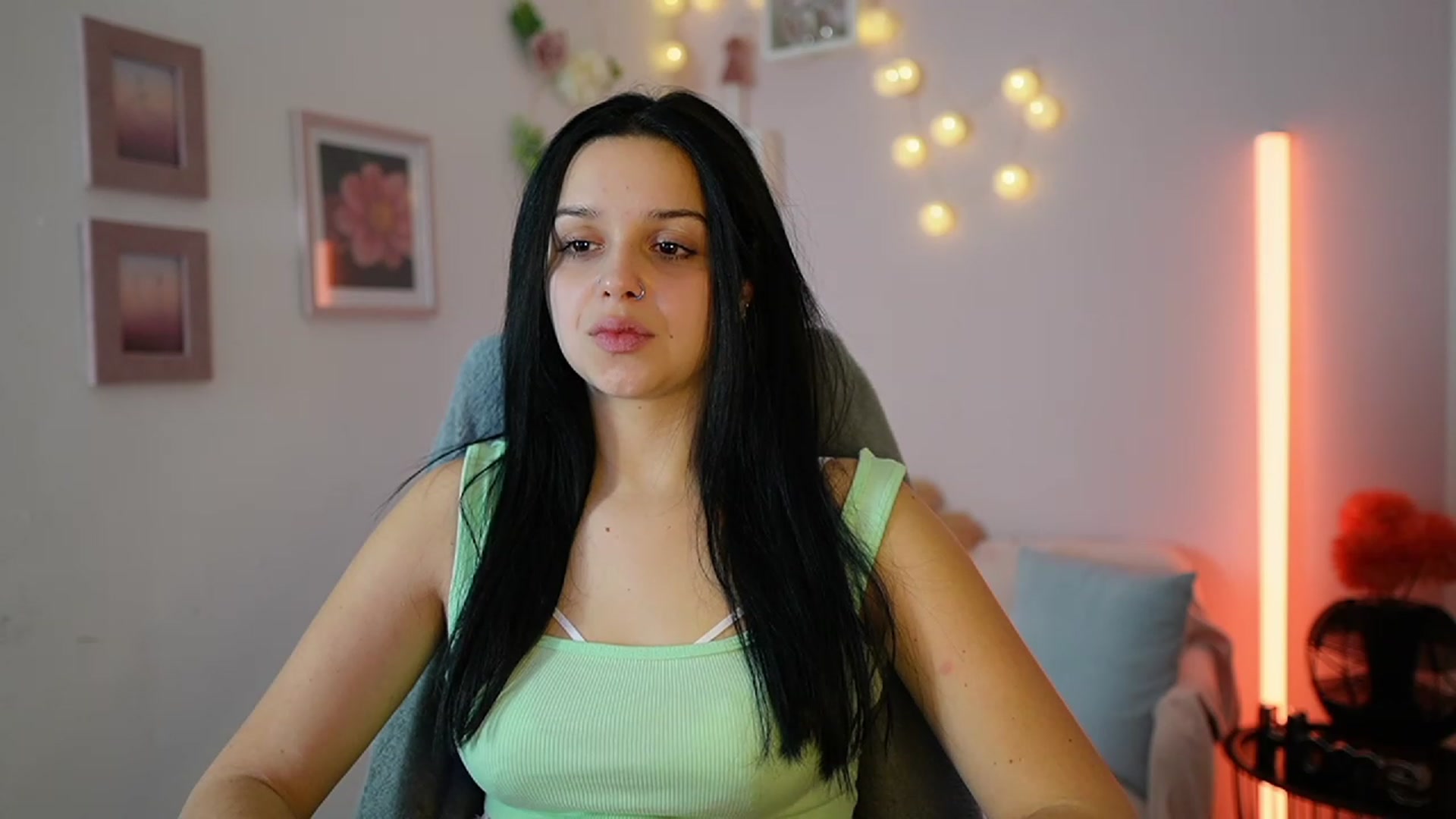 Gallery image thumbnail from Sola_Zola18's myfreecams stream on, 12/12/2023, 22:09 image 8 of 20