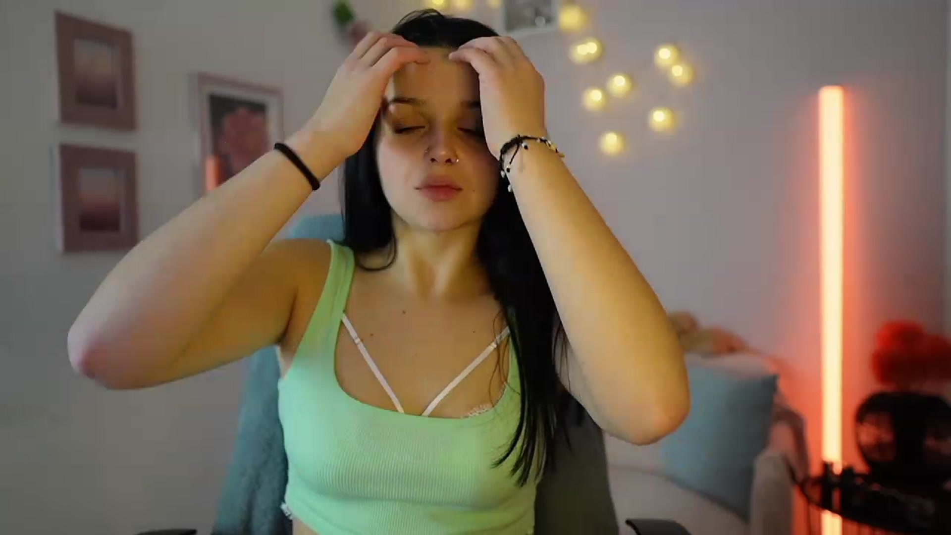 Gallery image thumbnail from Sola_Zola18's myfreecams stream on, 12/12/2023, 22:09 image 18 of 20