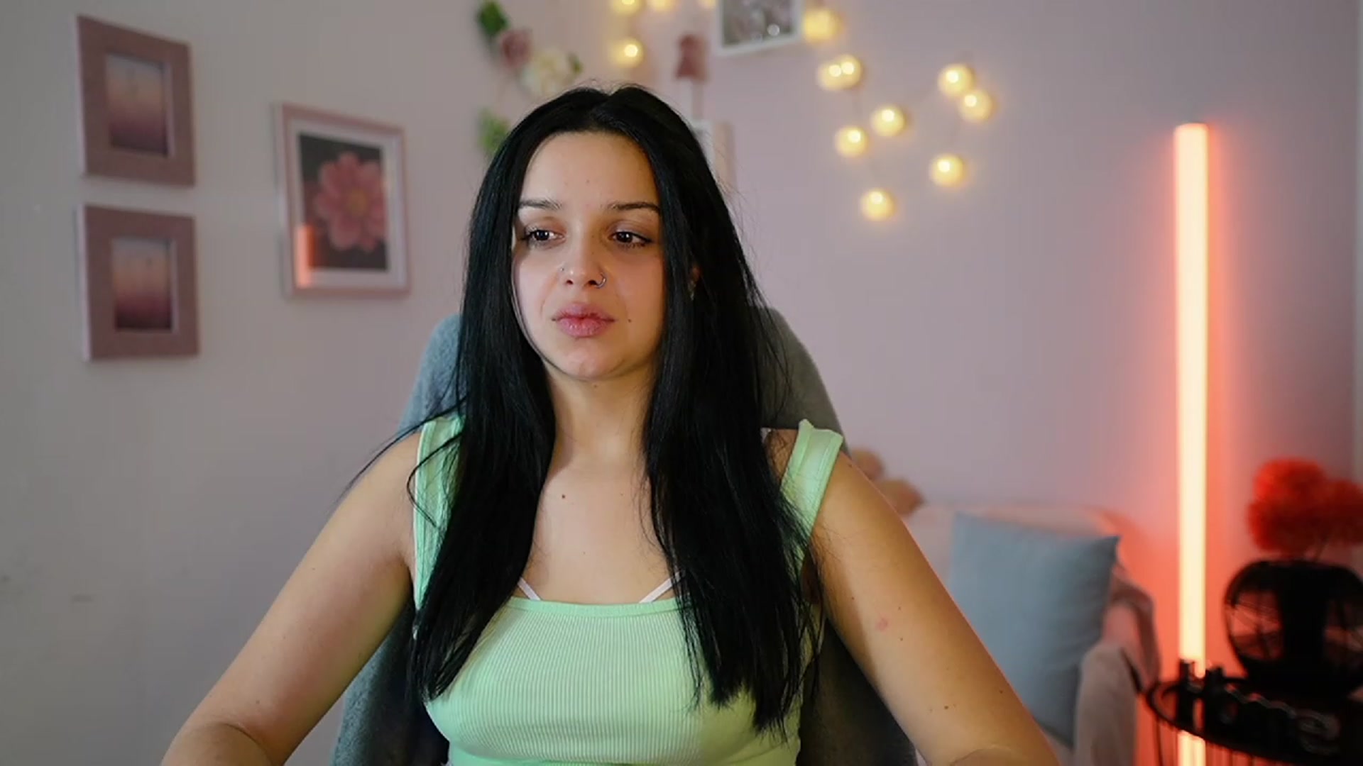 Gallery image thumbnail from Sola_Zola18's myfreecams stream on, 12/12/2023, 22:09 image 9 of 20