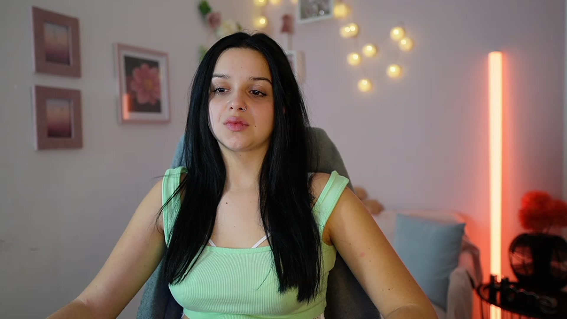 Gallery image thumbnail from Sola_Zola18's myfreecams stream on, 12/12/2023, 22:09 image 11 of 20