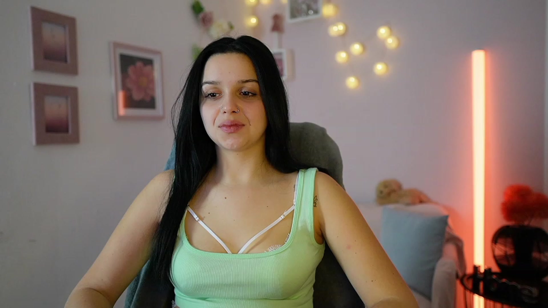Gallery image thumbnail from Sola_Zola18's myfreecams stream on, 12/12/2023, 23:08 image 20 of 20