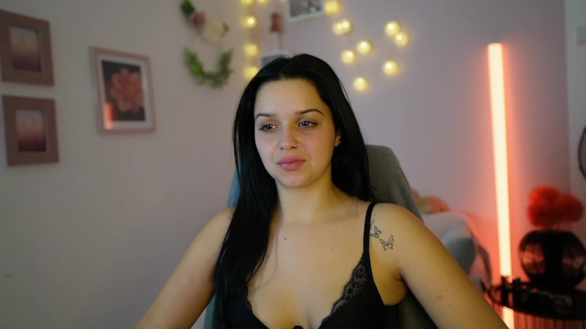 Gallery image thumbnail from Sola_Zola18's myfreecams stream on, 12/14/2023, 02:50 image 11 of 20