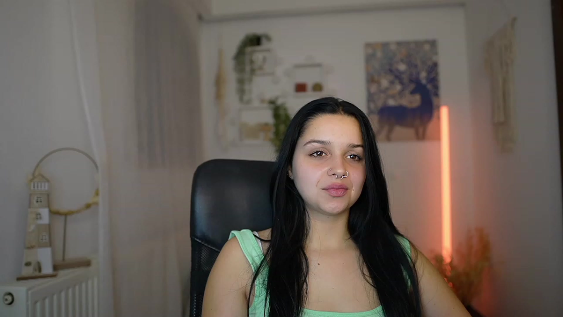 Gallery image thumbnail from Sola_Zola18's myfreecams stream on, 12/20/2023, 23:04 image 17 of 20
