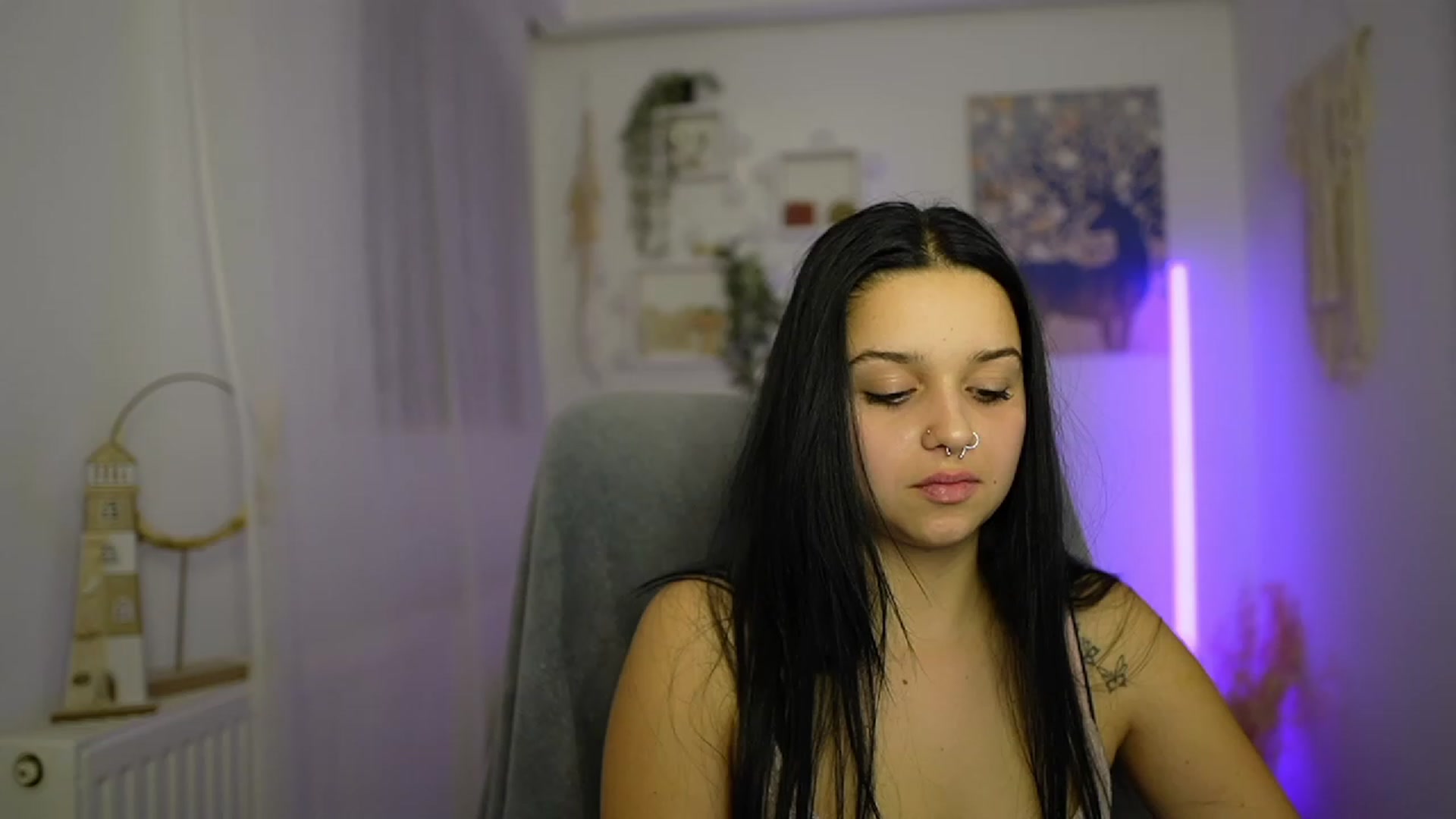 Gallery image thumbnail from Sola_Zola18's myfreecams stream on, 12/21/2023, 23:07 image 14 of 20
