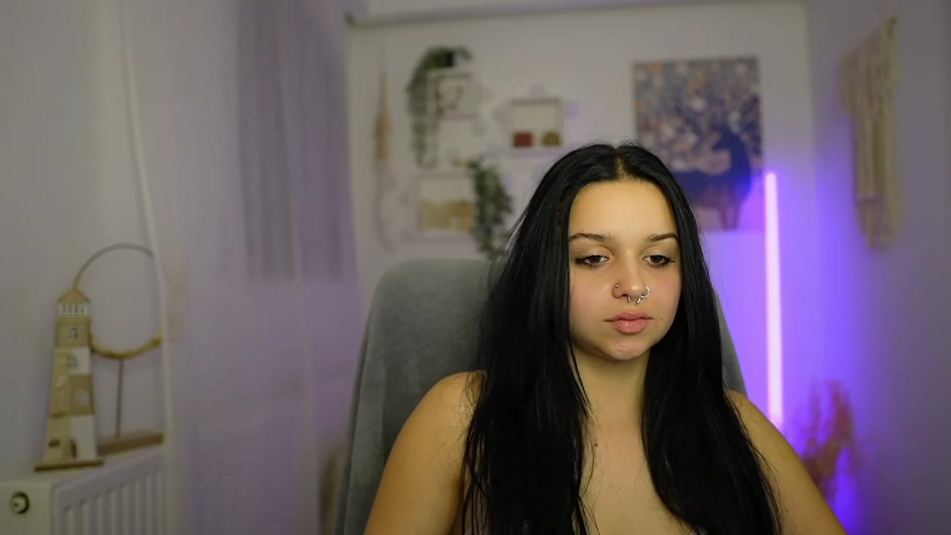 Gallery image thumbnail from Sola_Zola18's myfreecams stream on, 12/21/2023, 23:07 image 19 of 20