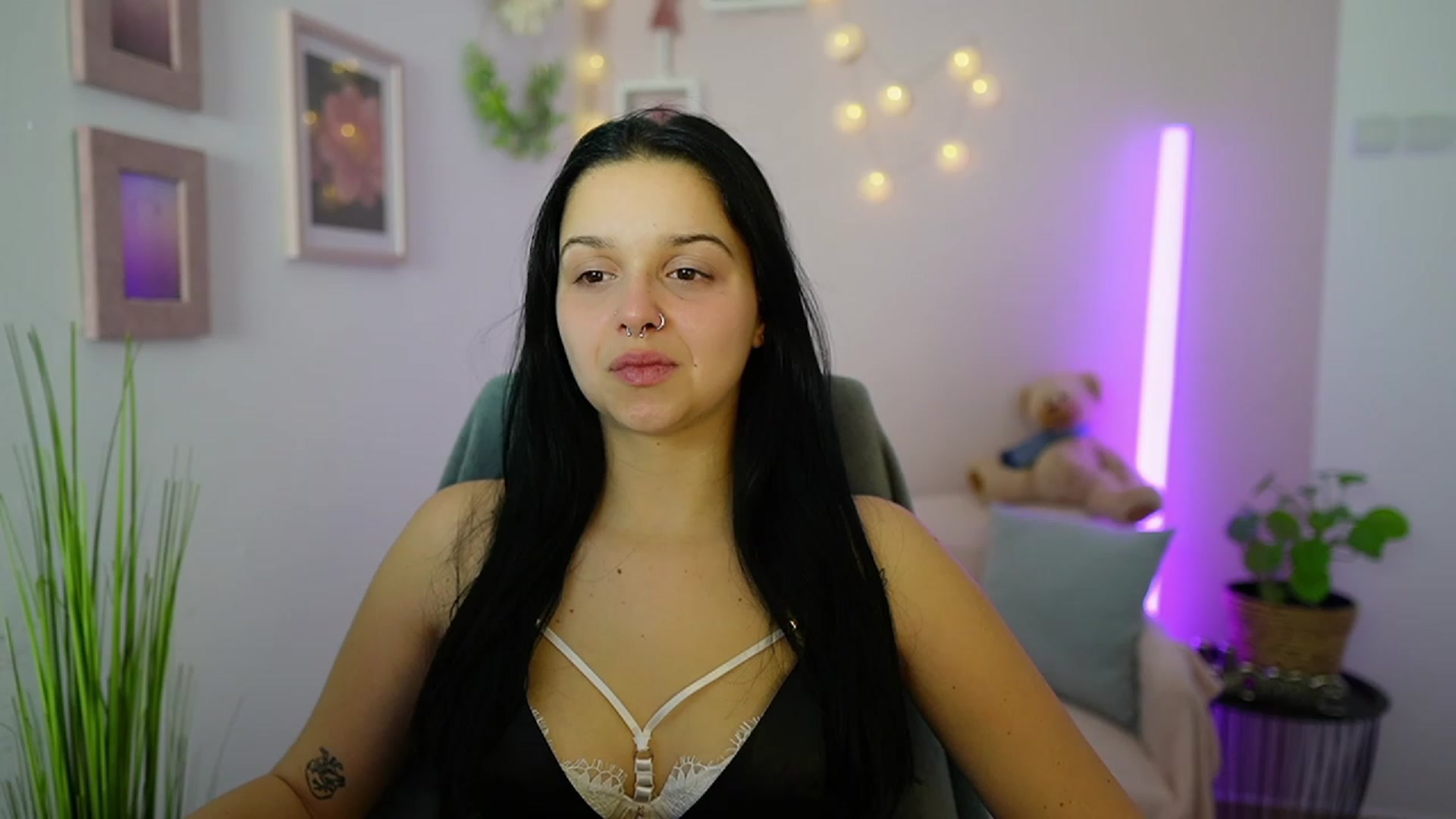 Gallery image thumbnail from Sola_Zola18's myfreecams stream on, 01/02/2024, 20:52 image 3 of 20