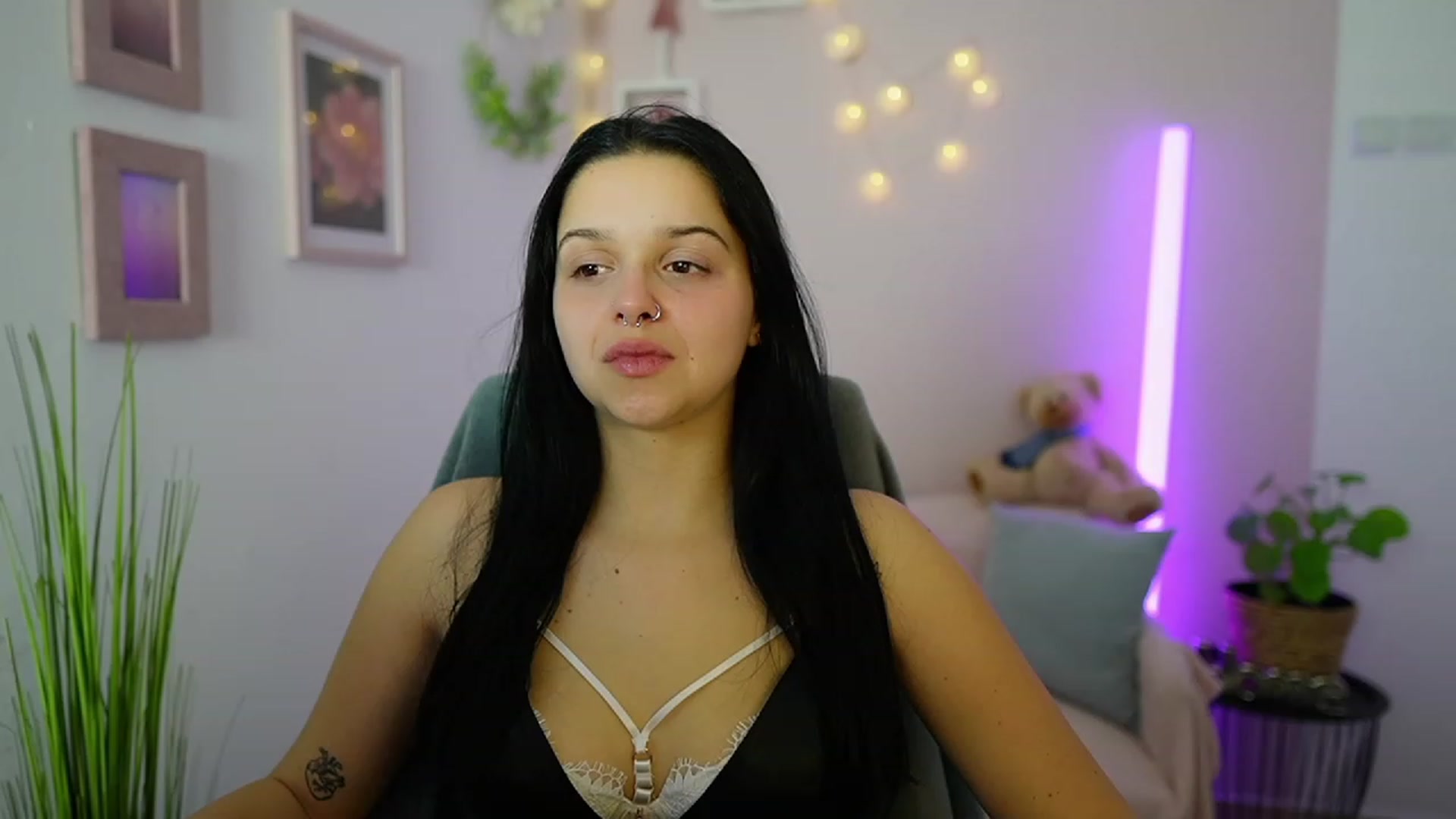 Gallery image thumbnail from Sola_Zola18's myfreecams stream on, 01/02/2024, 20:52 image 2 of 20