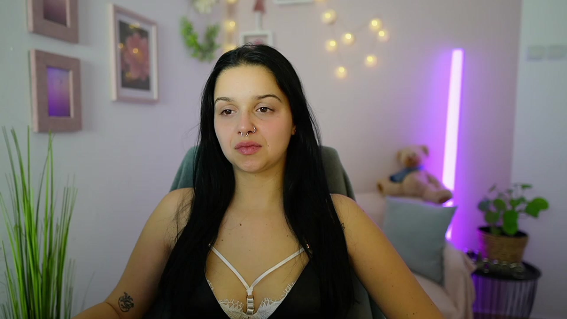 Gallery image thumbnail from Sola_Zola18's myfreecams stream on, 01/02/2024, 20:52 image 5 of 20