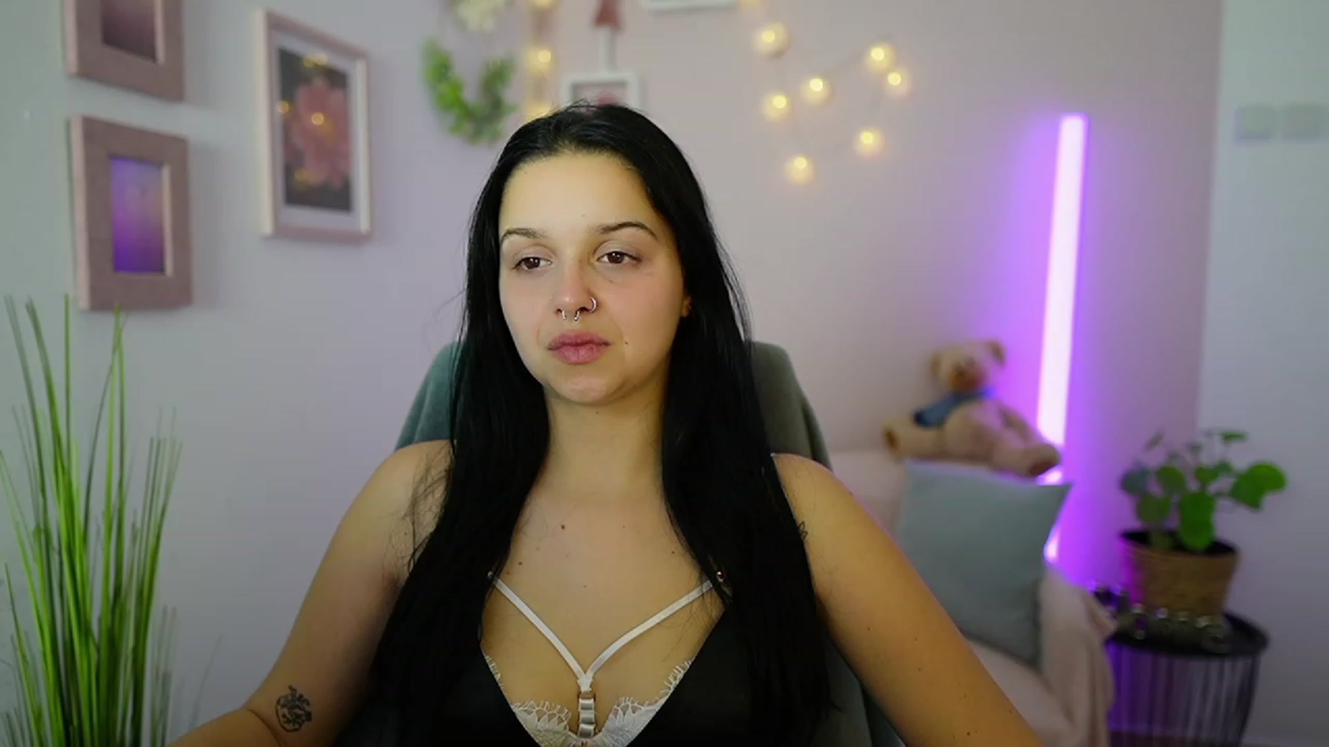 Gallery image thumbnail from Sola_Zola18's myfreecams stream on, 01/02/2024, 20:52 image 6 of 20
