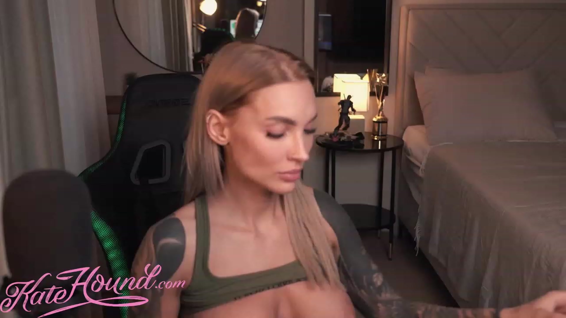 Gallery image thumbnail from Solarkate_'s myfreecams stream on, 07/08/2023, 18:27 image 14 of 20
