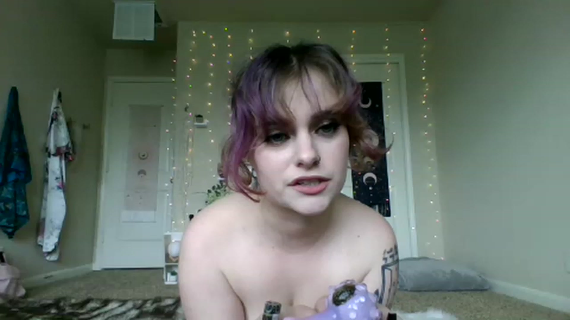 Gallery image thumbnail from Solenne_12's myfreecams stream on, 01/29/2023, 18:37 image 6 of 20
