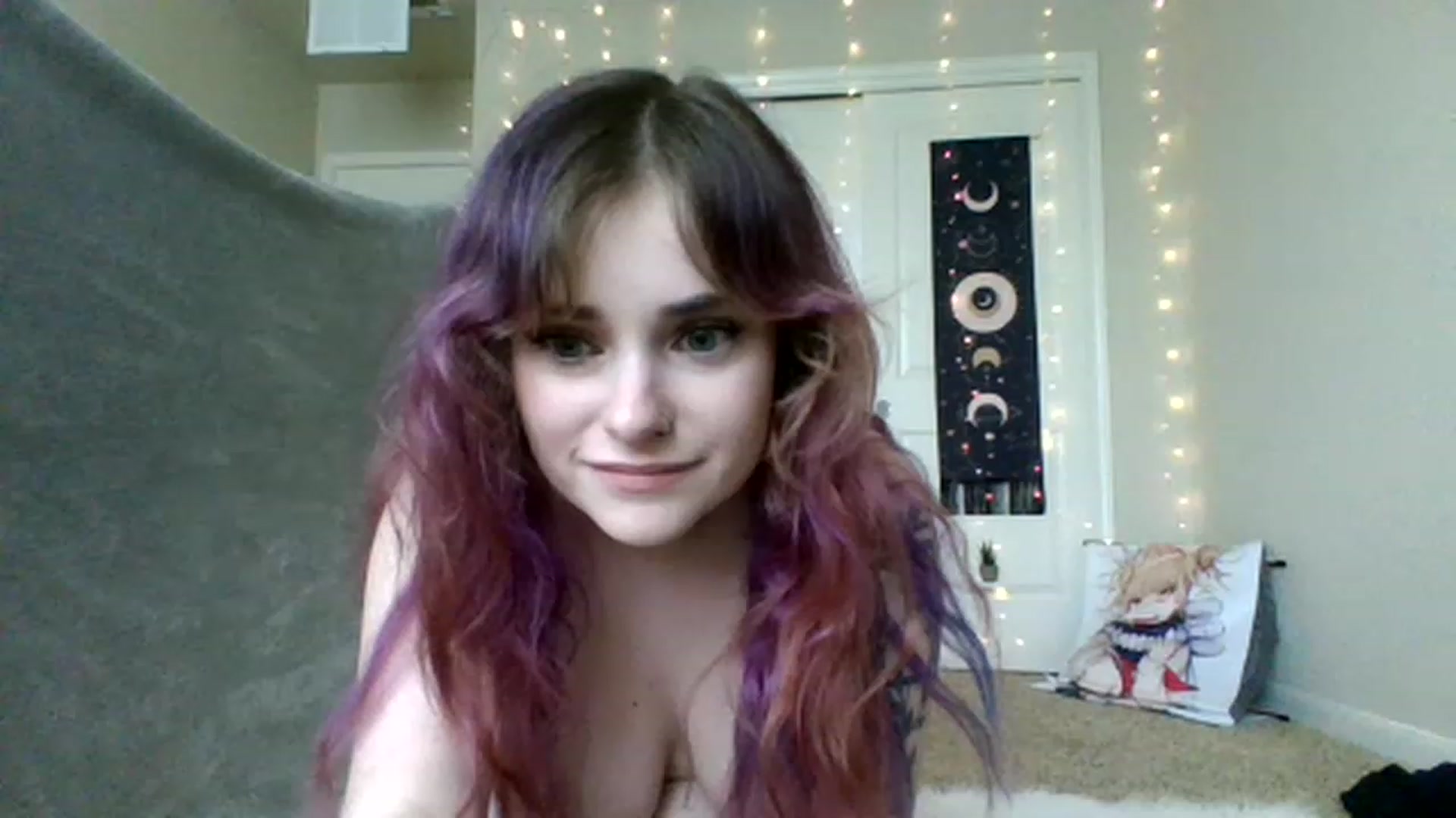 Gallery image thumbnail from Solenne_22's myfreecams stream on, 02/04/2023, 18:15 image 11 of 20