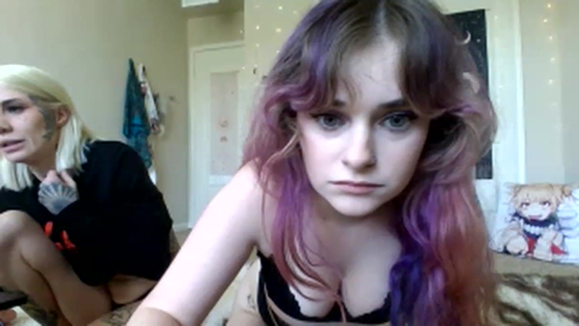 Gallery image thumbnail from Solenne_22's myfreecams stream on, 02/05/2023, 16:37 image 9 of 20