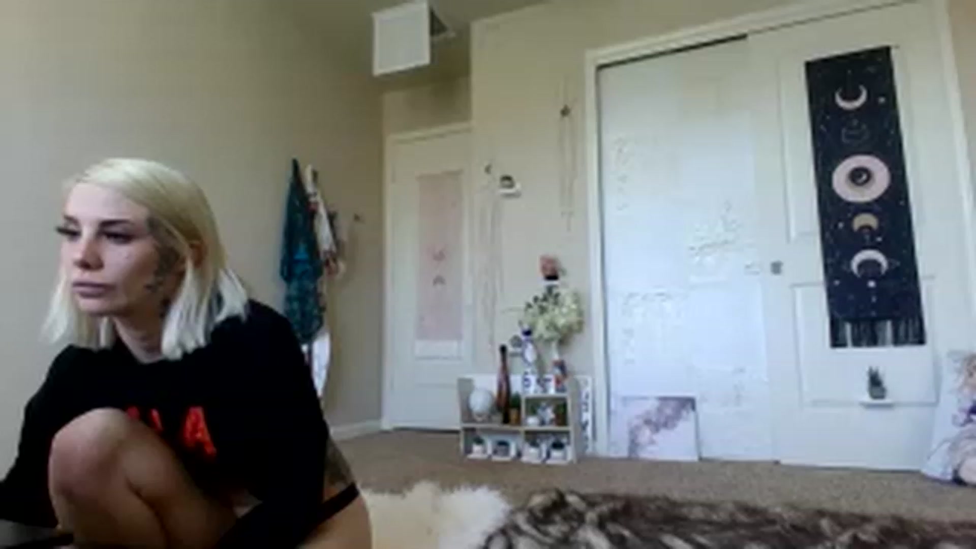 Gallery image thumbnail from Solenne_22's myfreecams stream on, 02/05/2023, 16:37 image 12 of 20