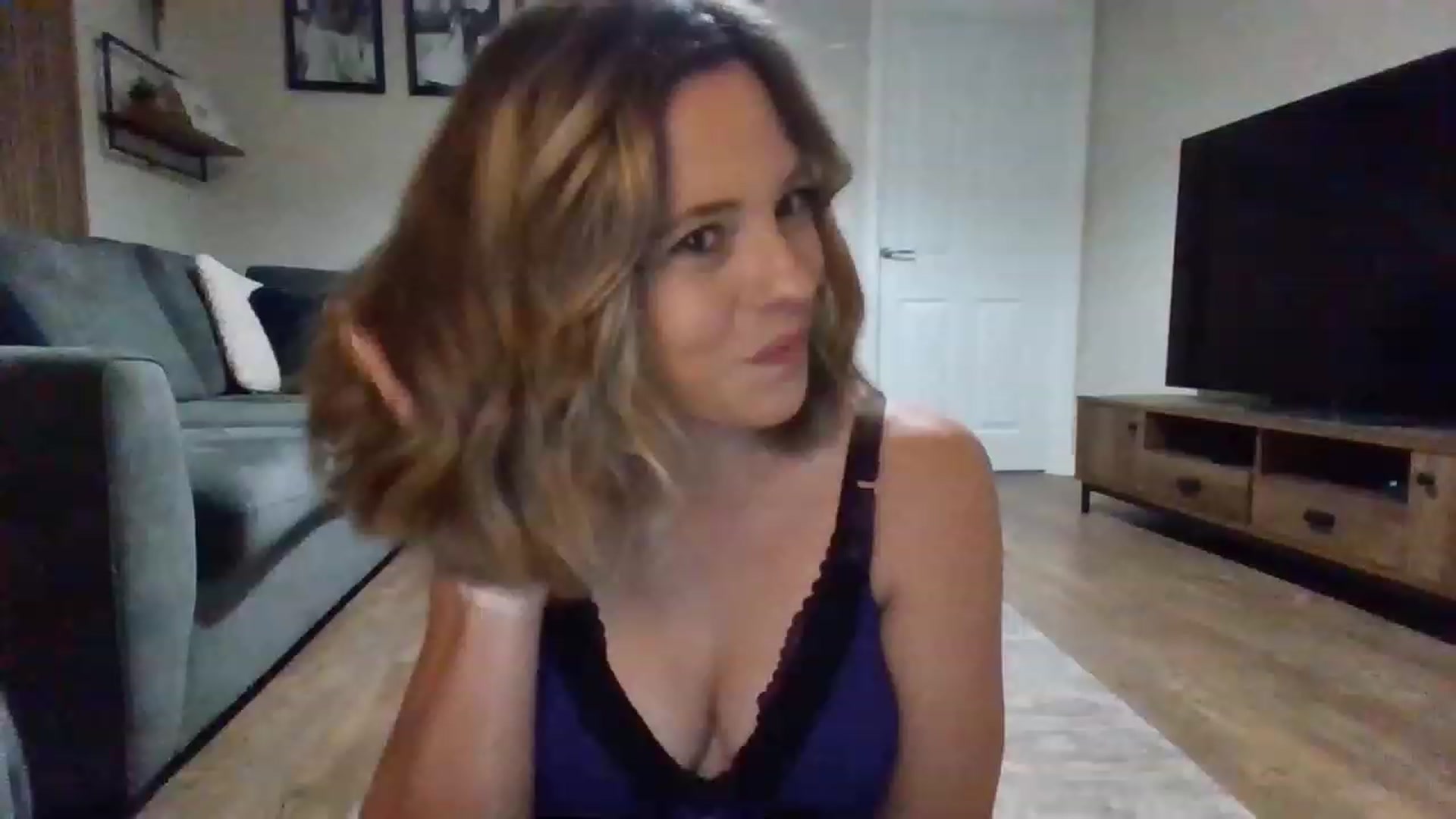 Gallery image thumbnail from Soley_bea's myfreecams stream on, 11/17/2022, 20:21 image 1 of 20