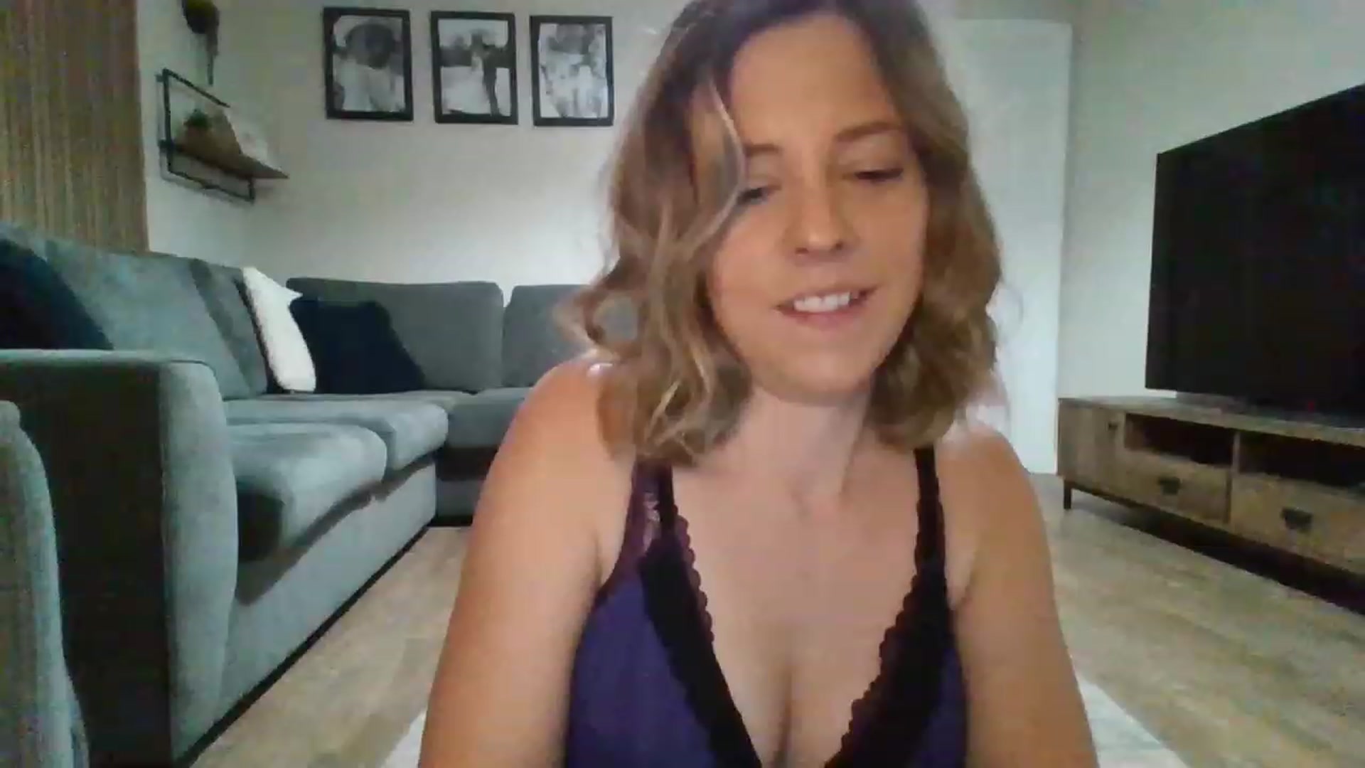 Gallery image thumbnail from Soley_bea's myfreecams stream on, 11/17/2022, 20:21 image 15 of 20