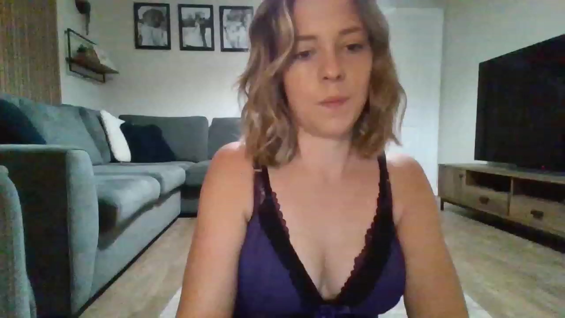 Gallery image thumbnail from Soley_bea's myfreecams stream on, 11/17/2022, 20:21 image 14 of 20