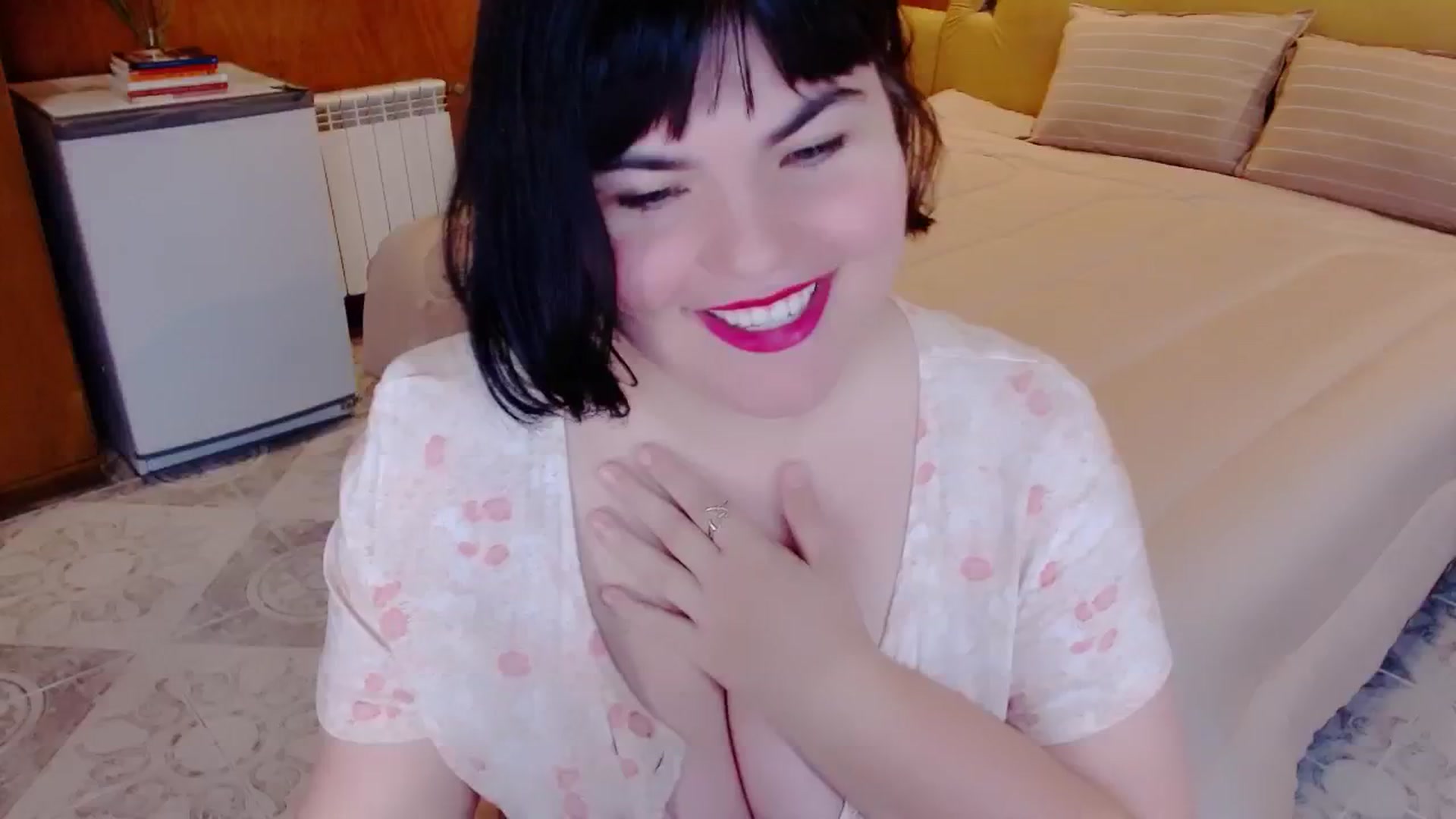 Gallery image thumbnail from SomeoneReal's myfreecams stream on, 05/04/2024, 18:17 image 16 of 20