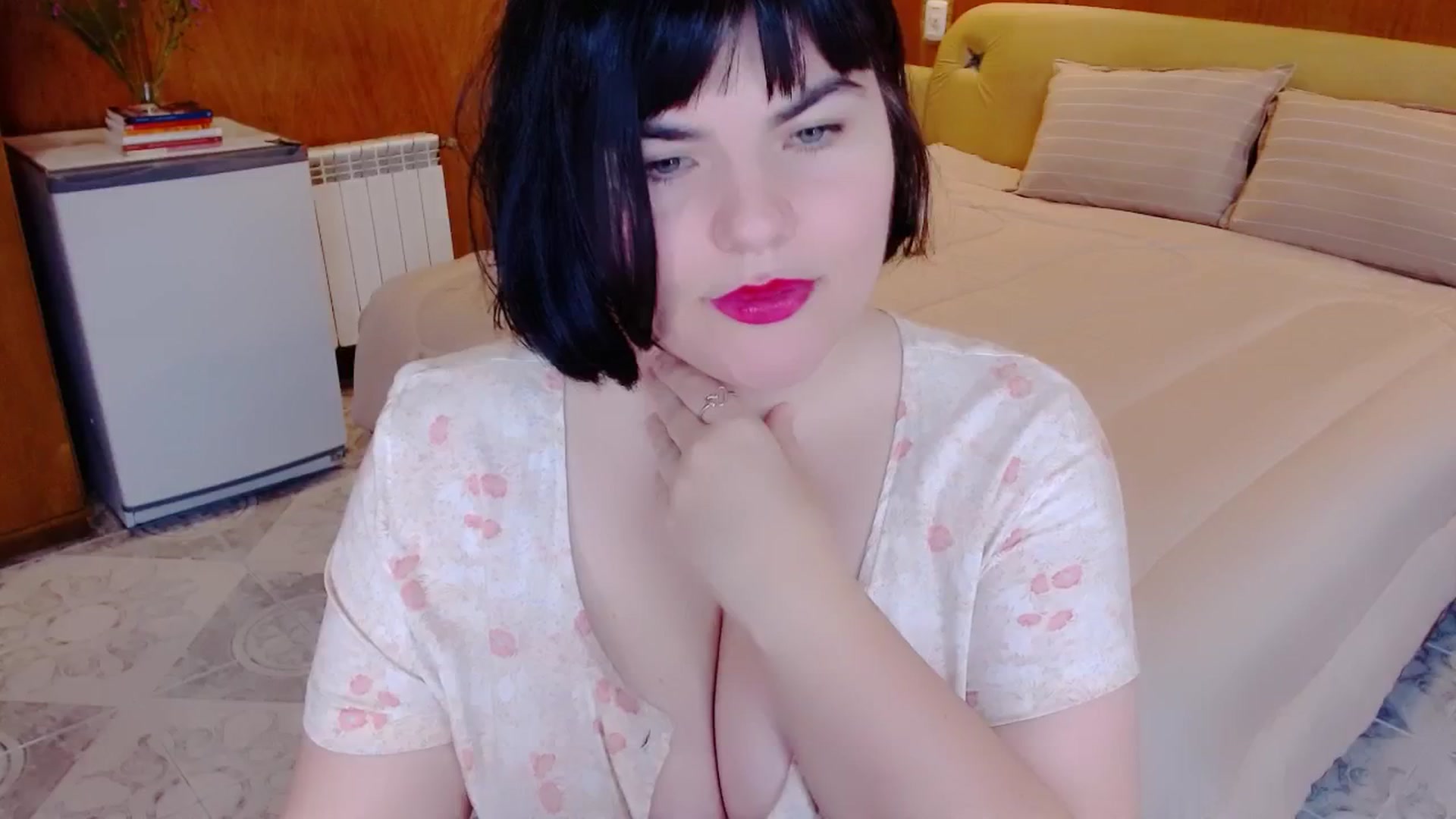 Gallery image thumbnail from SomeoneReal's myfreecams stream on, 05/04/2024, 18:17 image 20 of 20