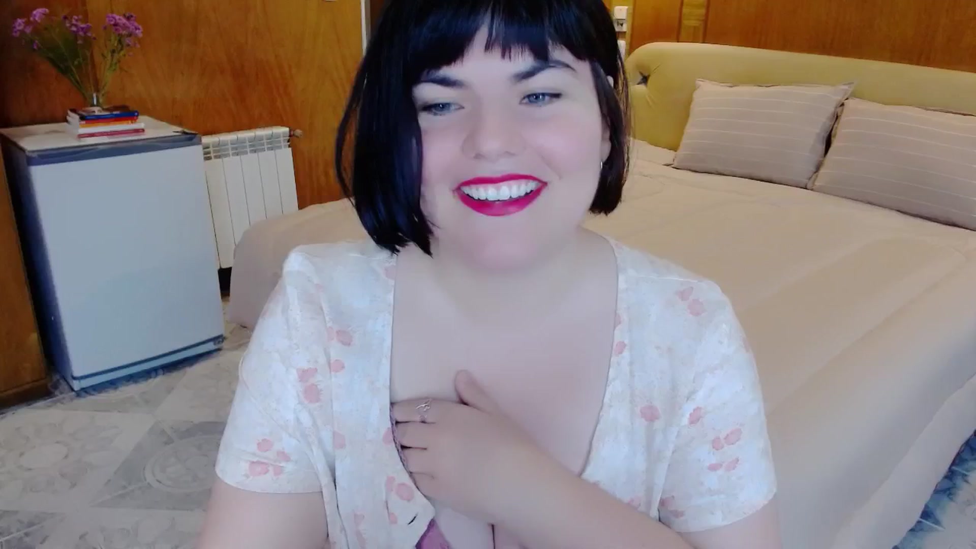 Gallery image thumbnail from SomeoneReal's myfreecams stream on, 05/04/2024, 18:17 image 7 of 20