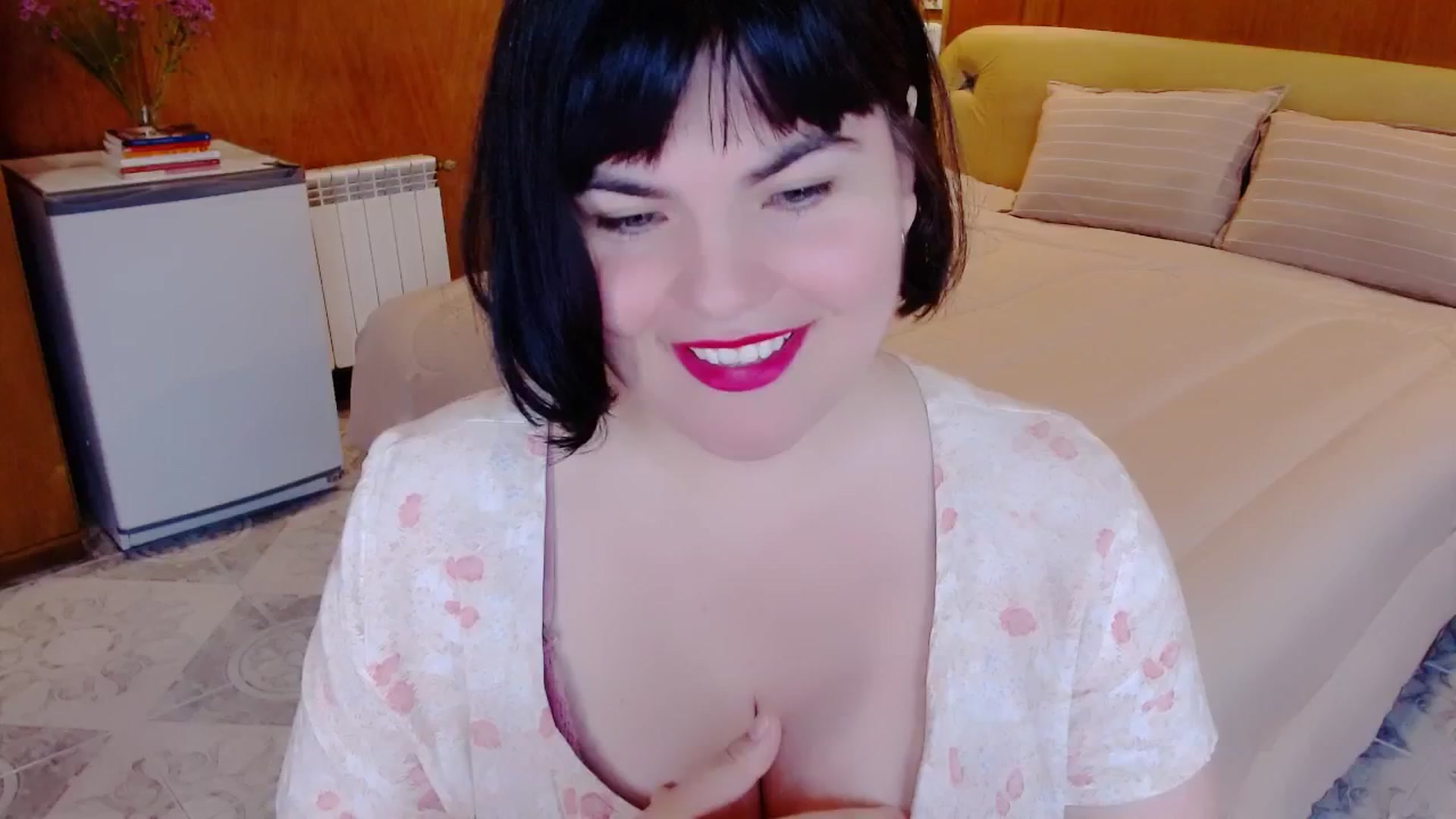 Gallery image thumbnail from SomeoneReal's myfreecams stream on, 05/04/2024, 18:17 image 9 of 20