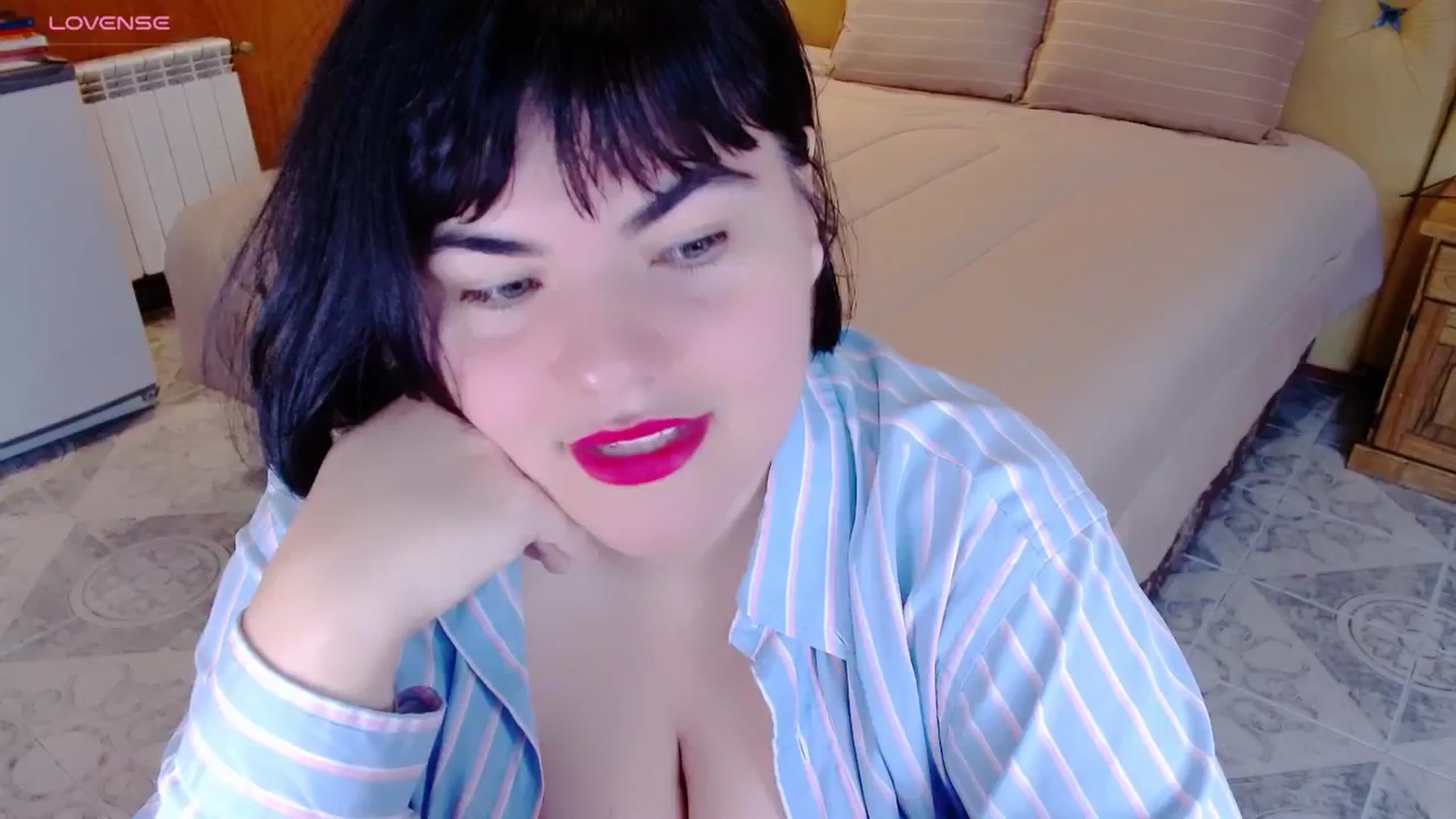 Gallery image thumbnail from SomeoneReal's myfreecams stream on, 05/05/2024, 19:59 image 6 of 20