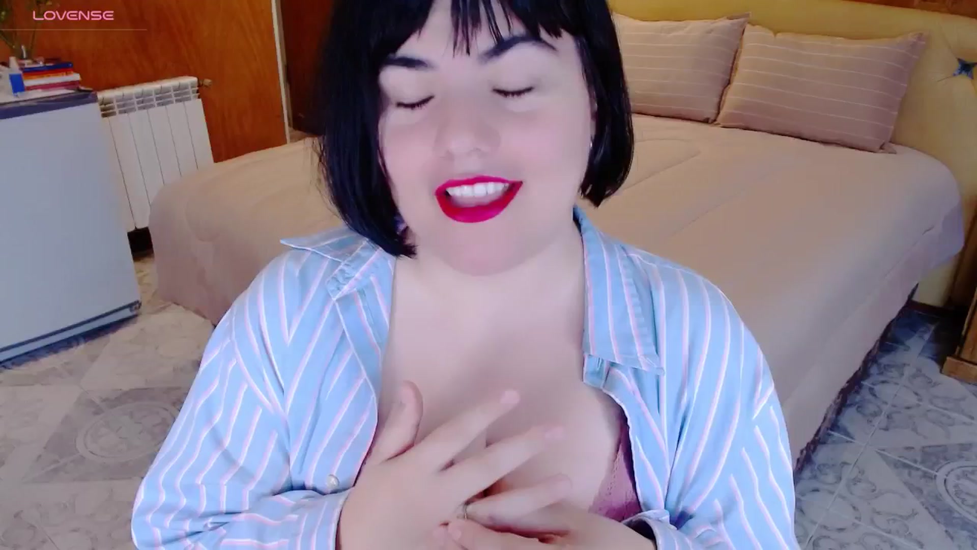 Gallery image thumbnail from SomeoneReal's myfreecams stream on, 05/05/2024, 19:59 image 1 of 20