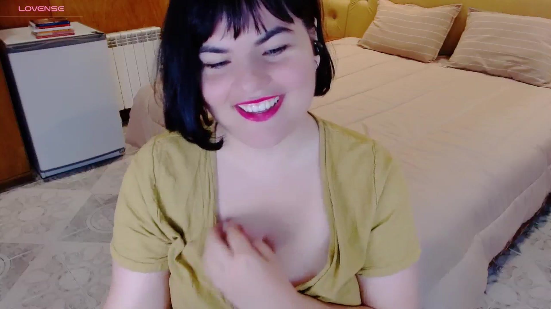 Gallery image thumbnail from SomeoneReal's myfreecams stream on, 05/12/2024, 19:32 image 14 of 20