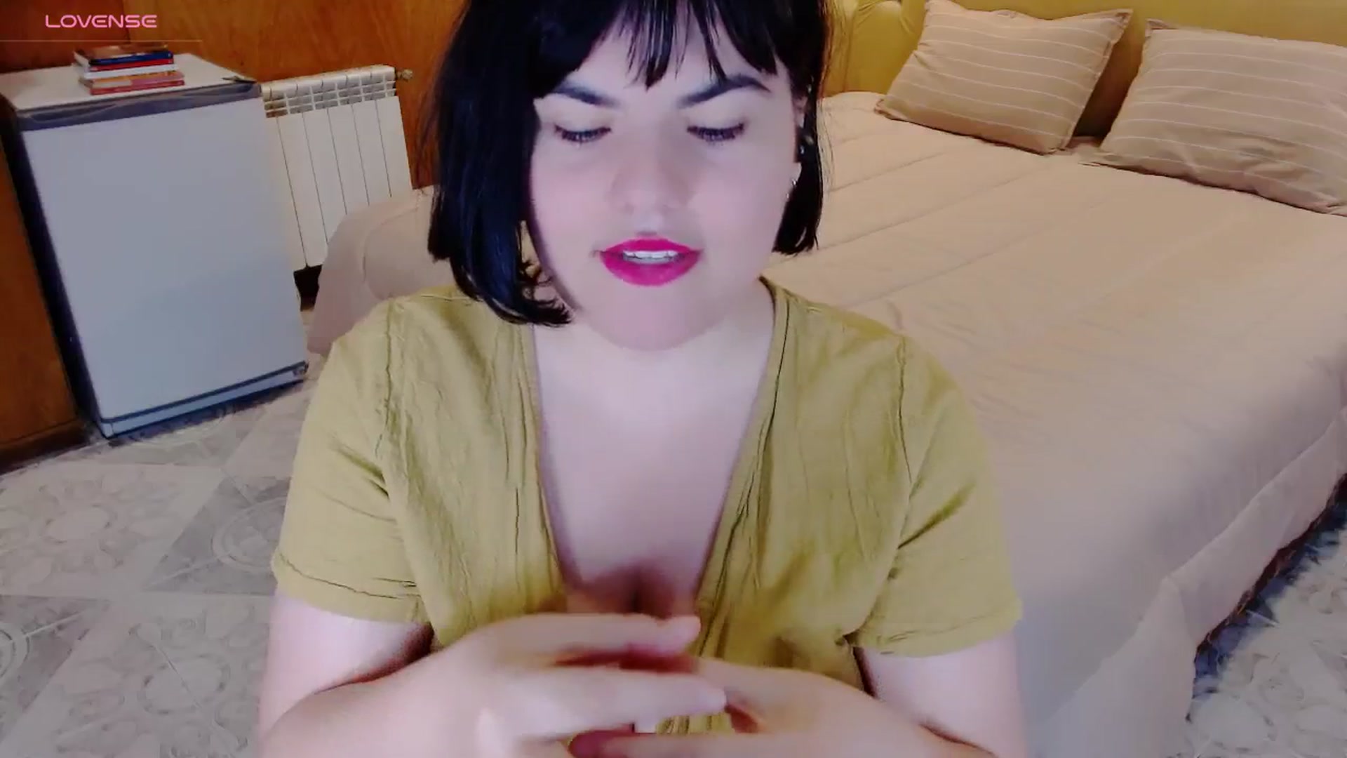 Gallery image thumbnail from SomeoneReal's myfreecams stream on, 05/12/2024, 19:32 image 16 of 20
