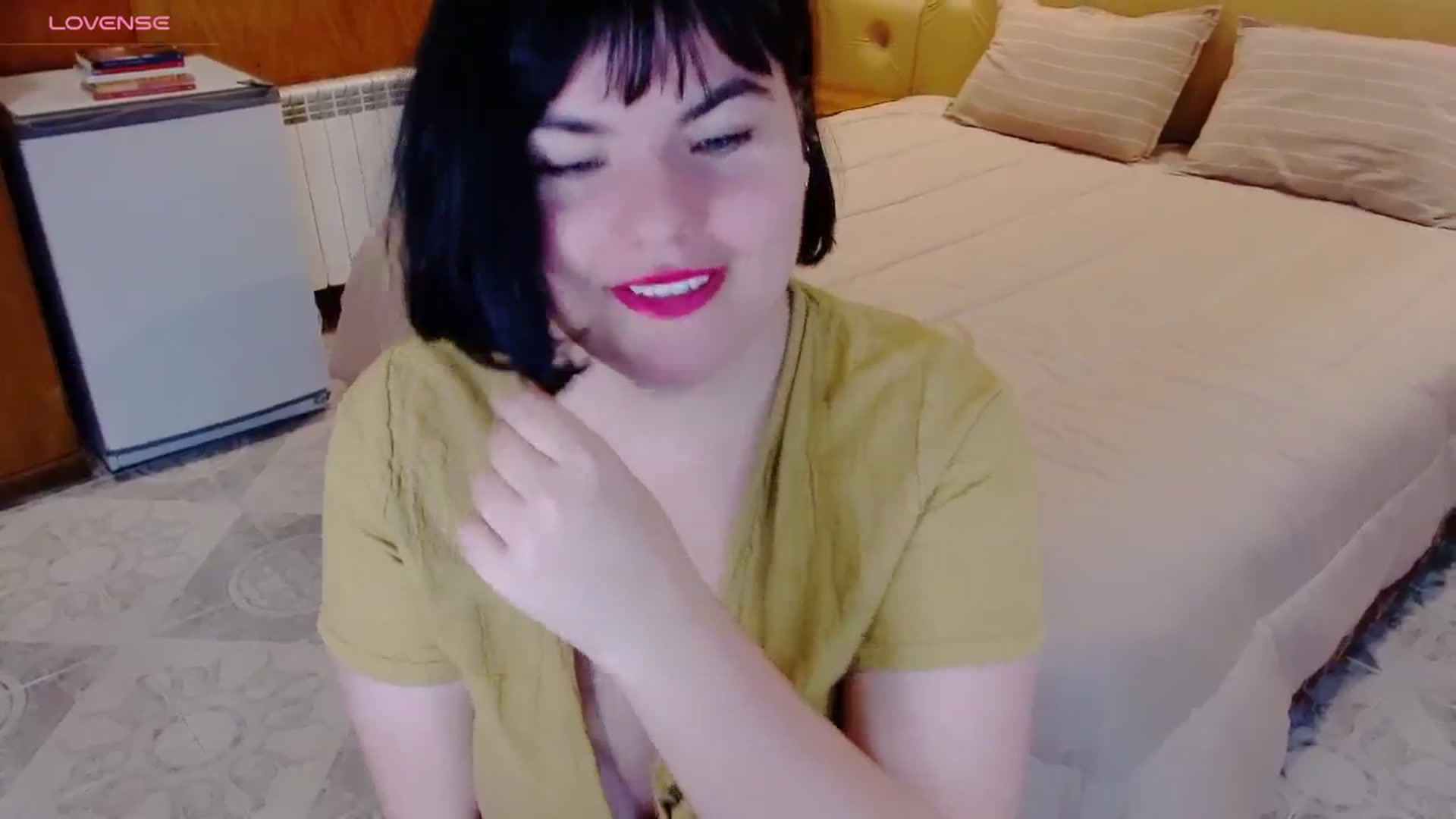 Gallery image thumbnail from SomeoneReal's myfreecams stream on, 05/12/2024, 19:32 image 15 of 20