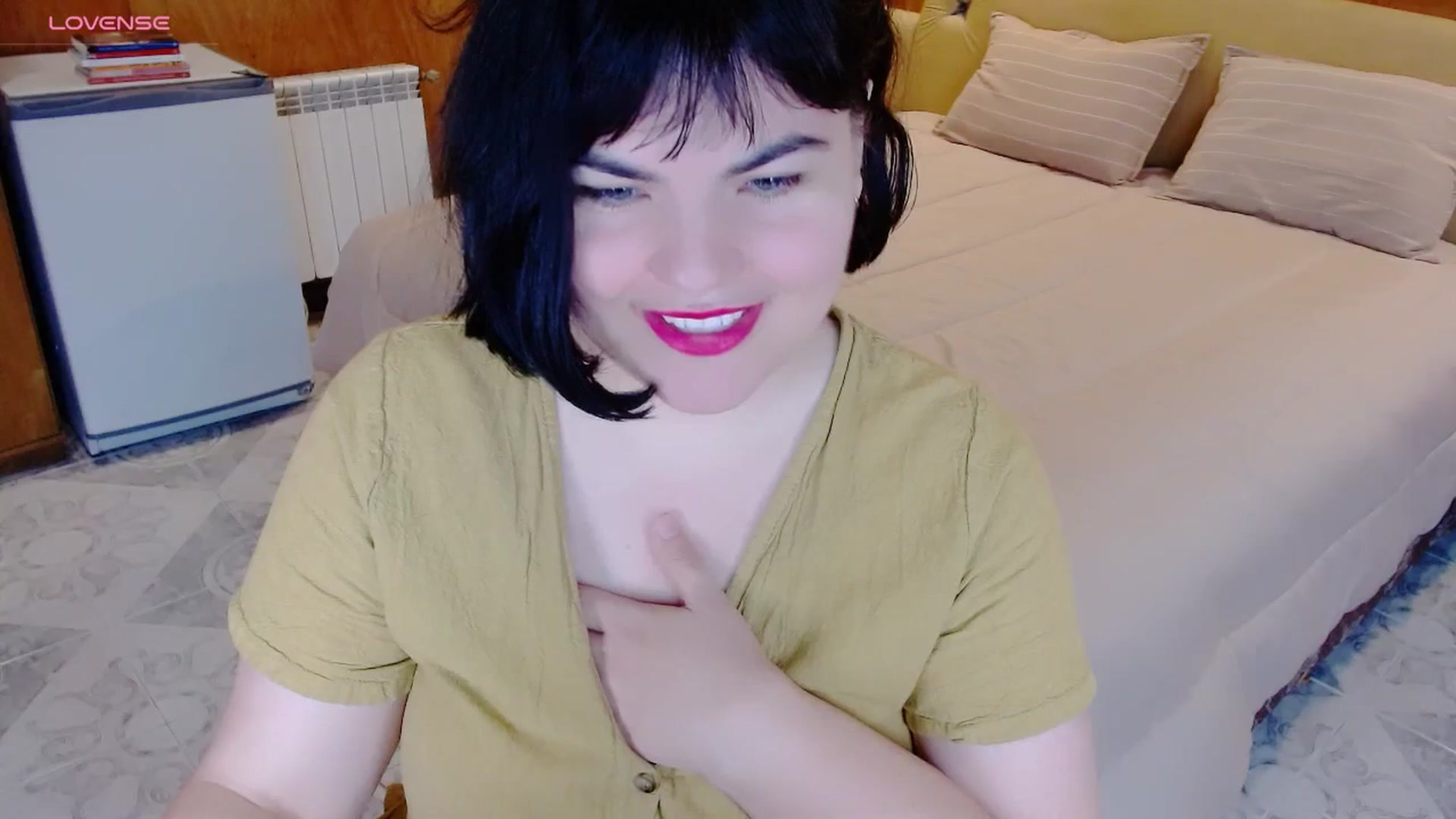 Gallery image thumbnail from SomeoneReal's myfreecams stream on, 05/12/2024, 19:32 image 3 of 20