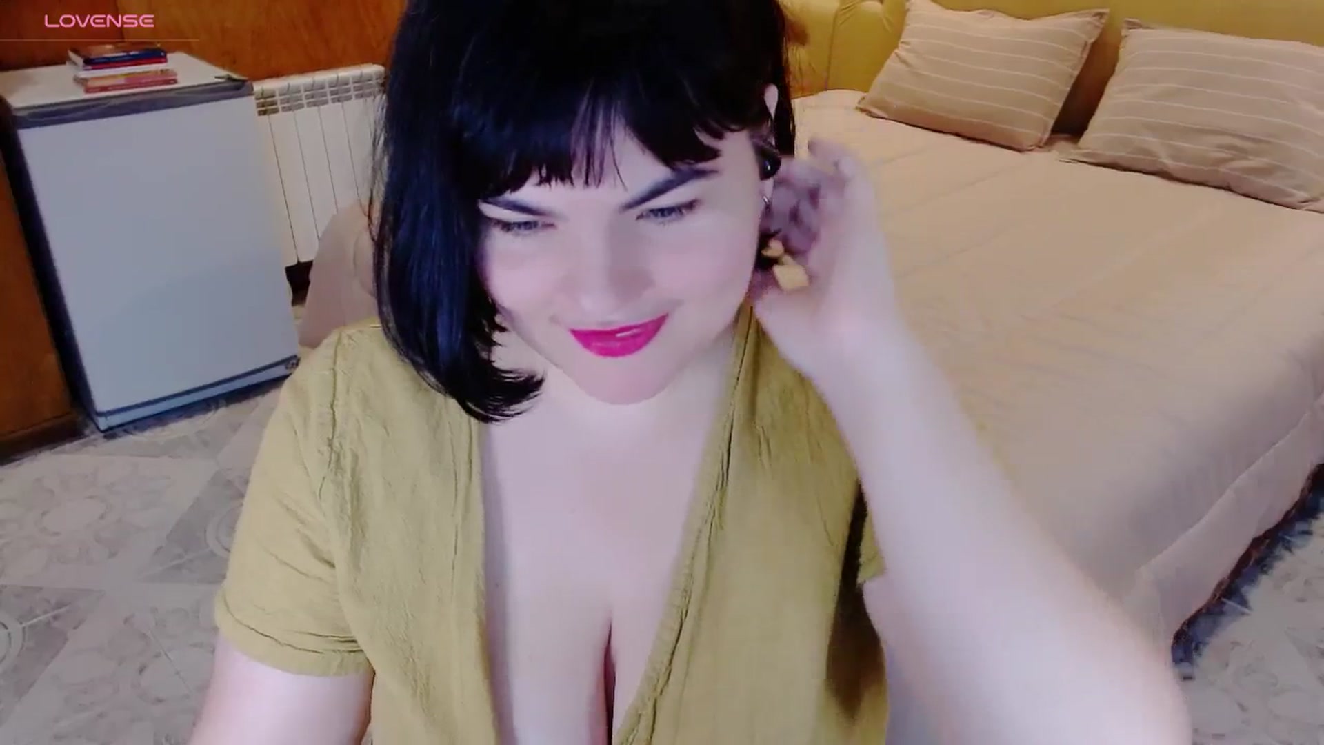 Gallery image thumbnail from SomeoneReal's myfreecams stream on, 05/12/2024, 19:32 image 12 of 20
