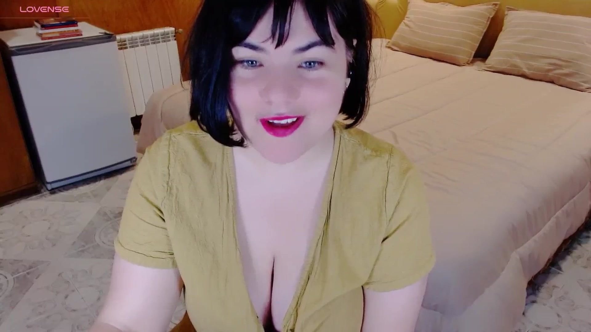 Gallery image thumbnail from SomeoneReal's myfreecams stream on, 05/12/2024, 19:32 image 19 of 20