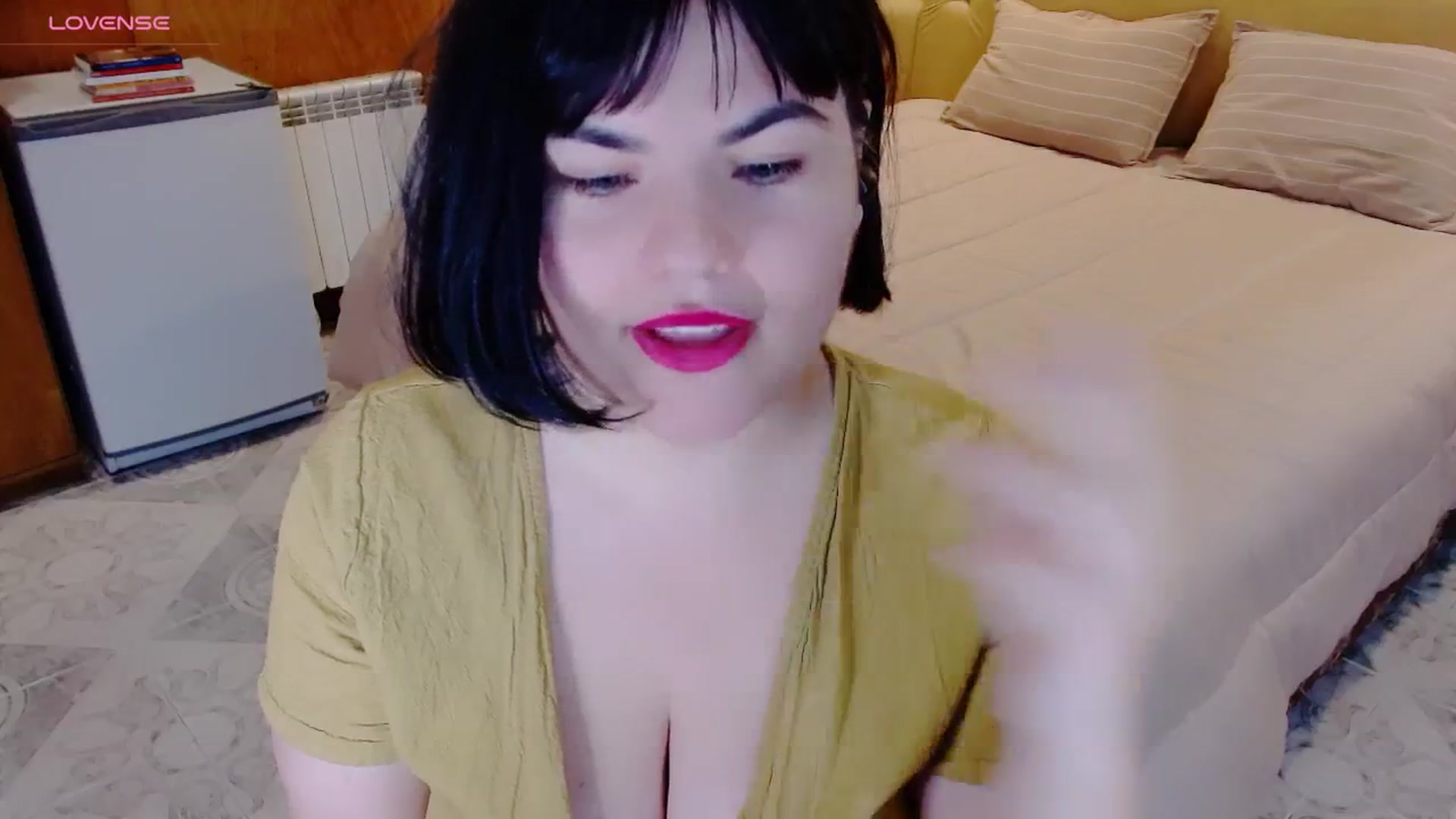 Gallery image thumbnail from SomeoneReal's myfreecams stream on, 05/12/2024, 19:32 image 10 of 20