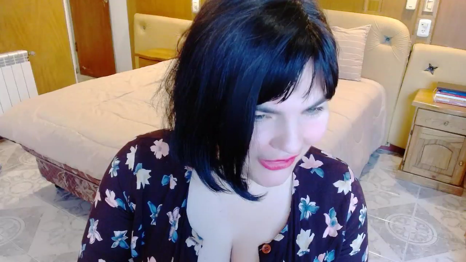 Gallery image thumbnail from SomeoneReal's myfreecams stream on, 05/18/2024, 19:01 image 16 of 20