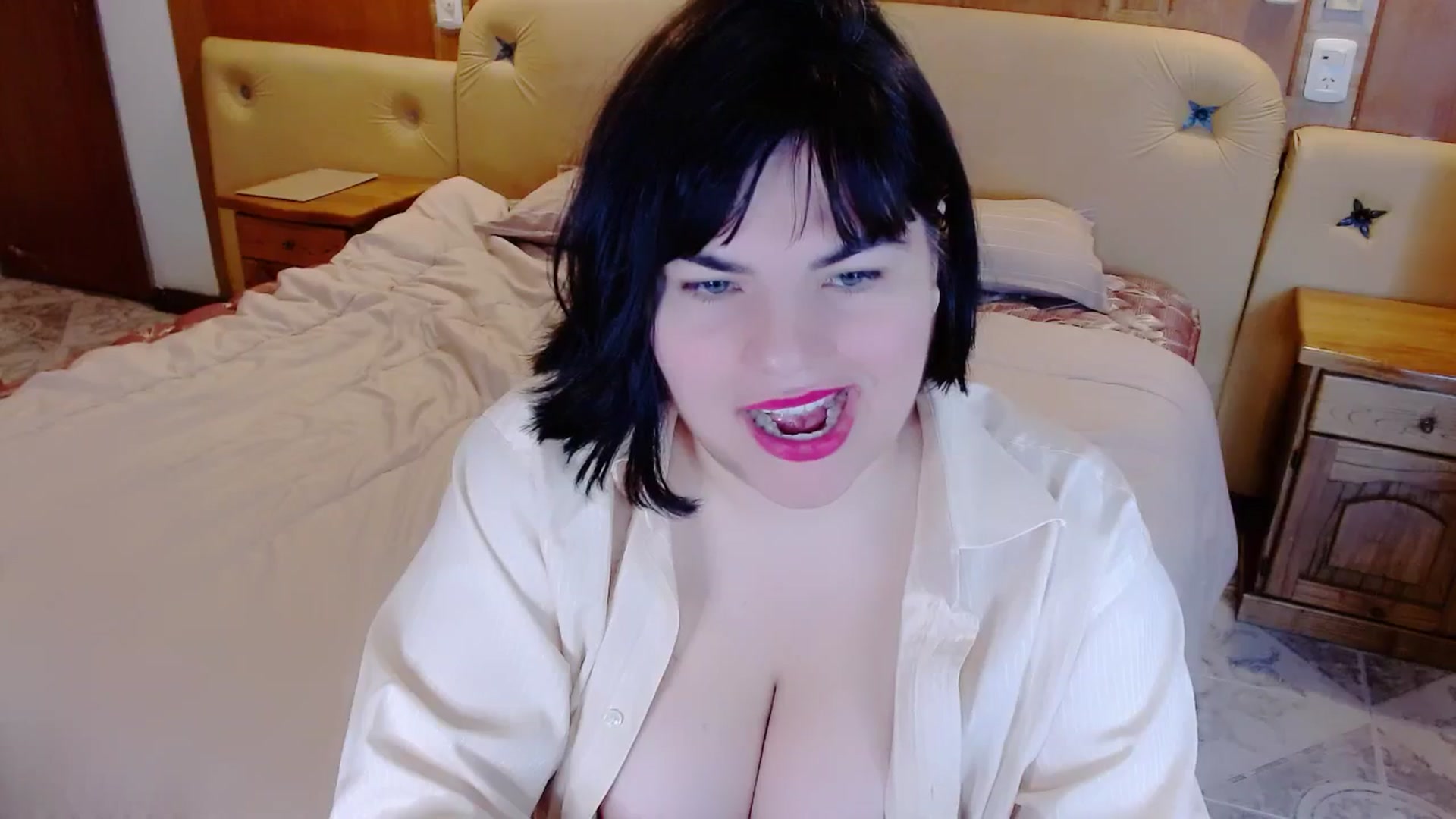 Gallery image thumbnail from SomeoneReal's myfreecams stream on, 05/24/2024, 18:42 image 17 of 20
