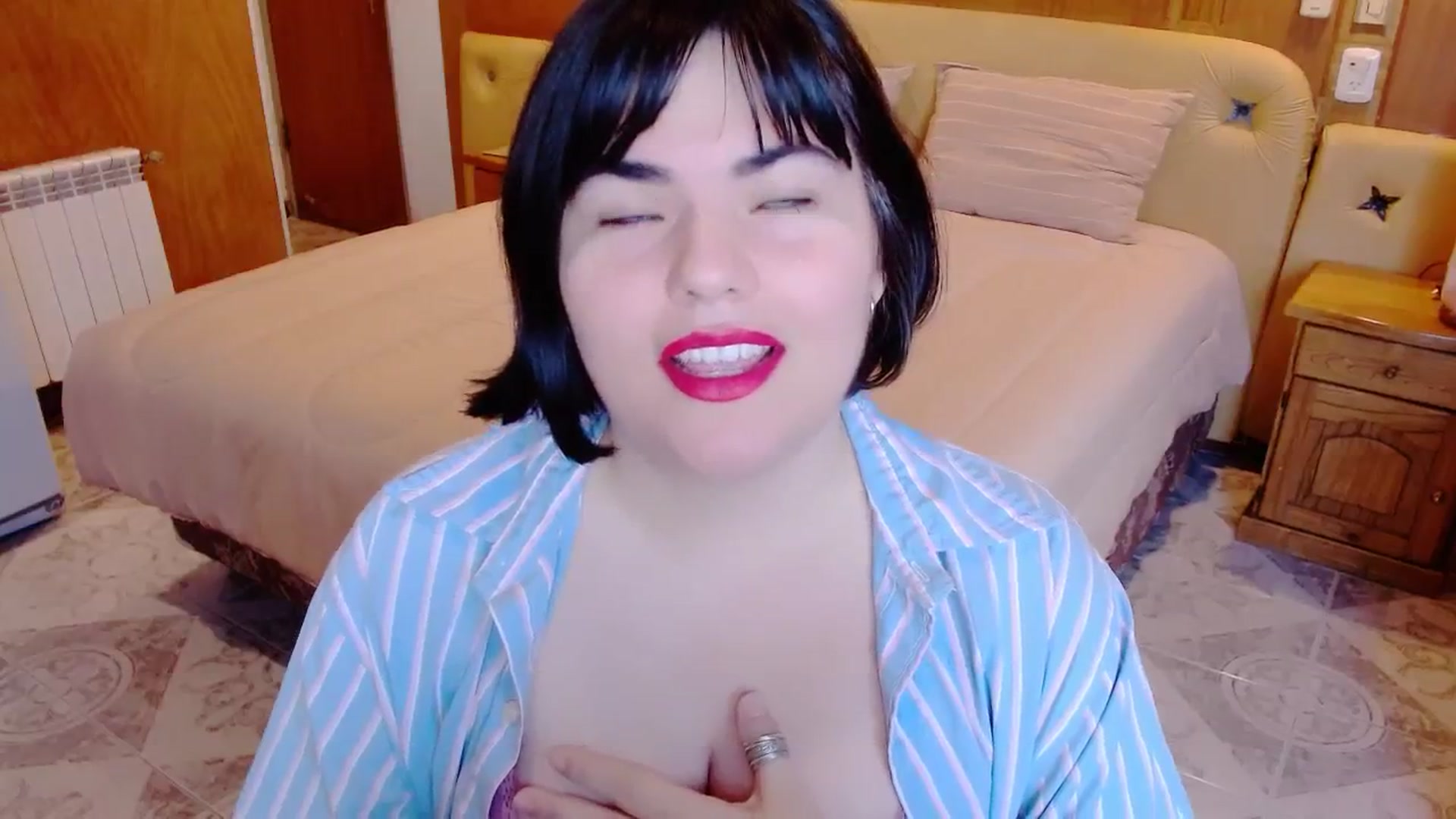 Gallery image thumbnail from SomeoneReal's myfreecams stream on, 05/25/2024, 17:17 image 5 of 20