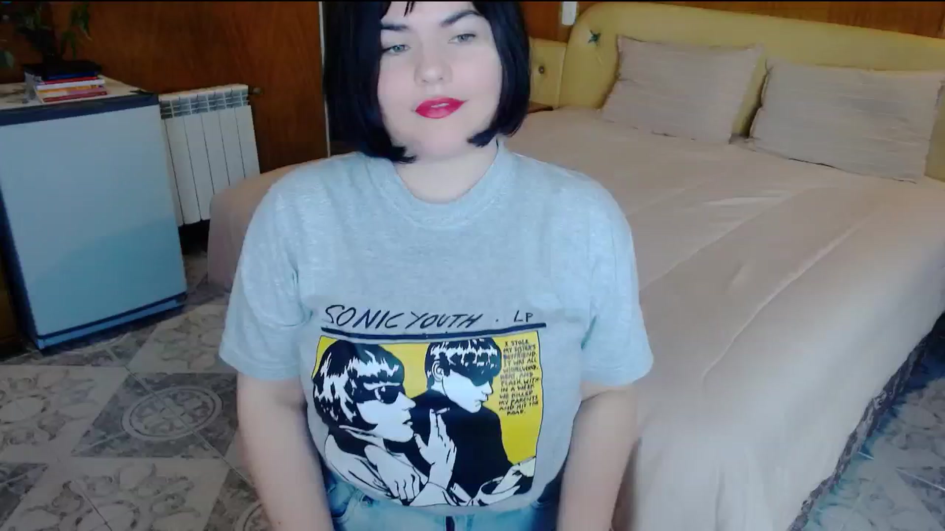 Gallery image thumbnail from SomeoneReal's myfreecams stream on, 06/01/2024, 16:38 image 7 of 20