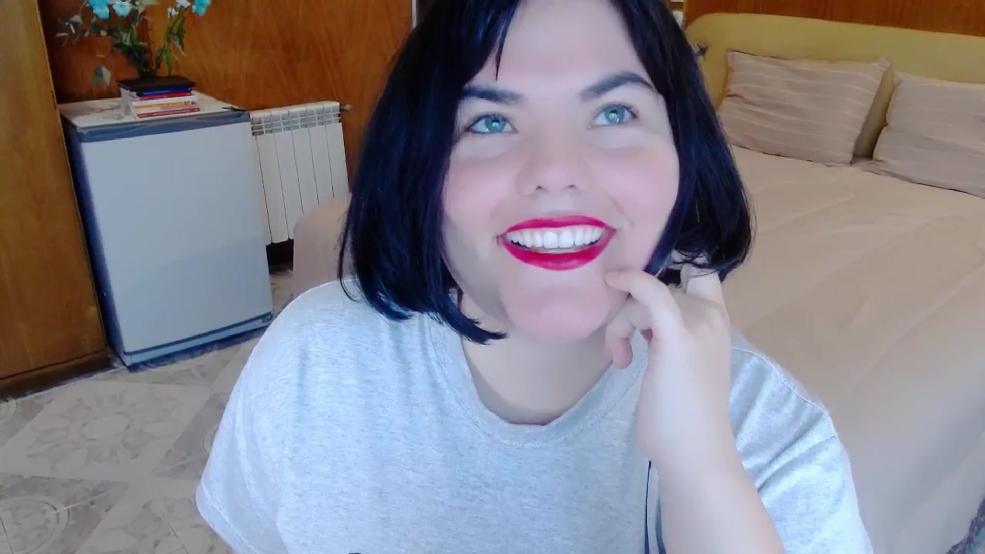 Gallery image thumbnail from SomeoneReal's myfreecams stream on, 06/01/2024, 18:41 image 14 of 20