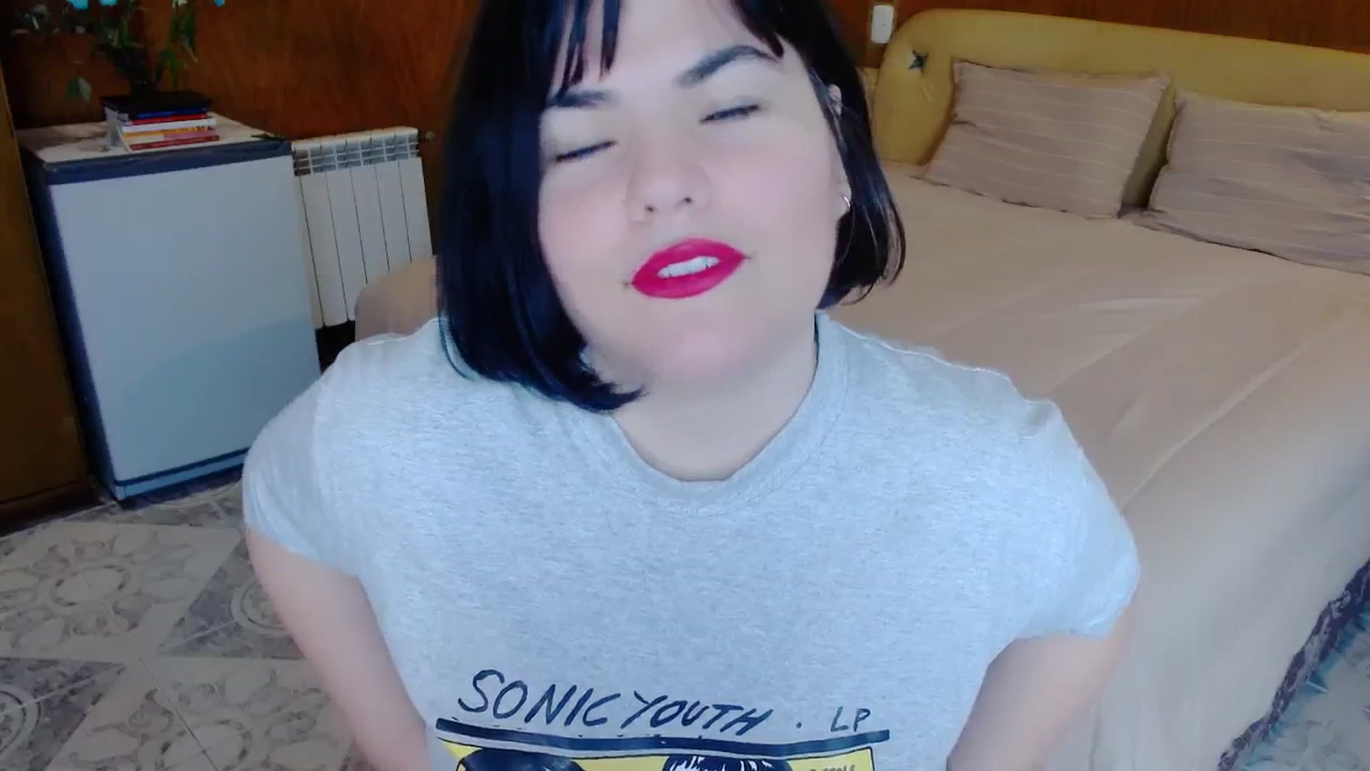 Gallery image thumbnail from SomeoneReal's myfreecams stream on, 06/01/2024, 18:41 image 7 of 20