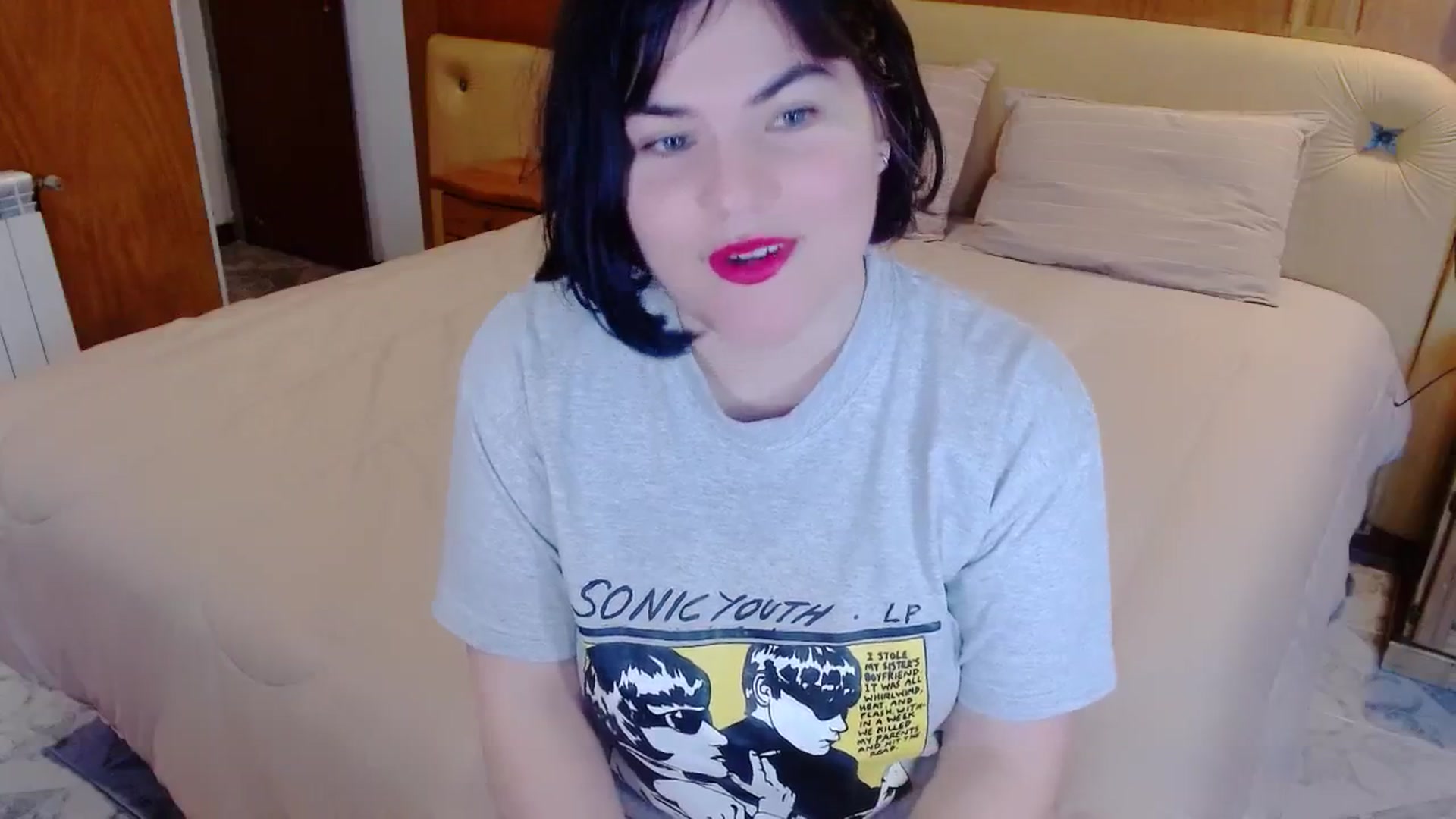 Gallery image thumbnail from SomeoneReal's myfreecams stream on, 06/01/2024, 19:42 image 19 of 20