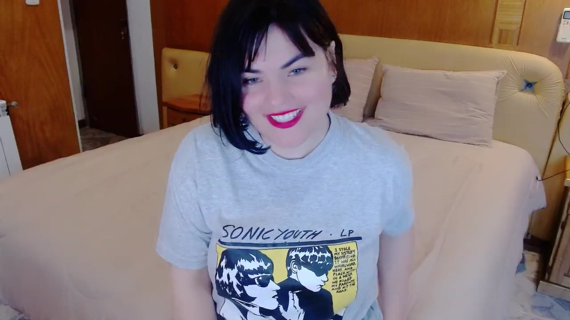 Gallery image thumbnail from SomeoneReal's myfreecams stream on, 06/01/2024, 19:42 image 8 of 20