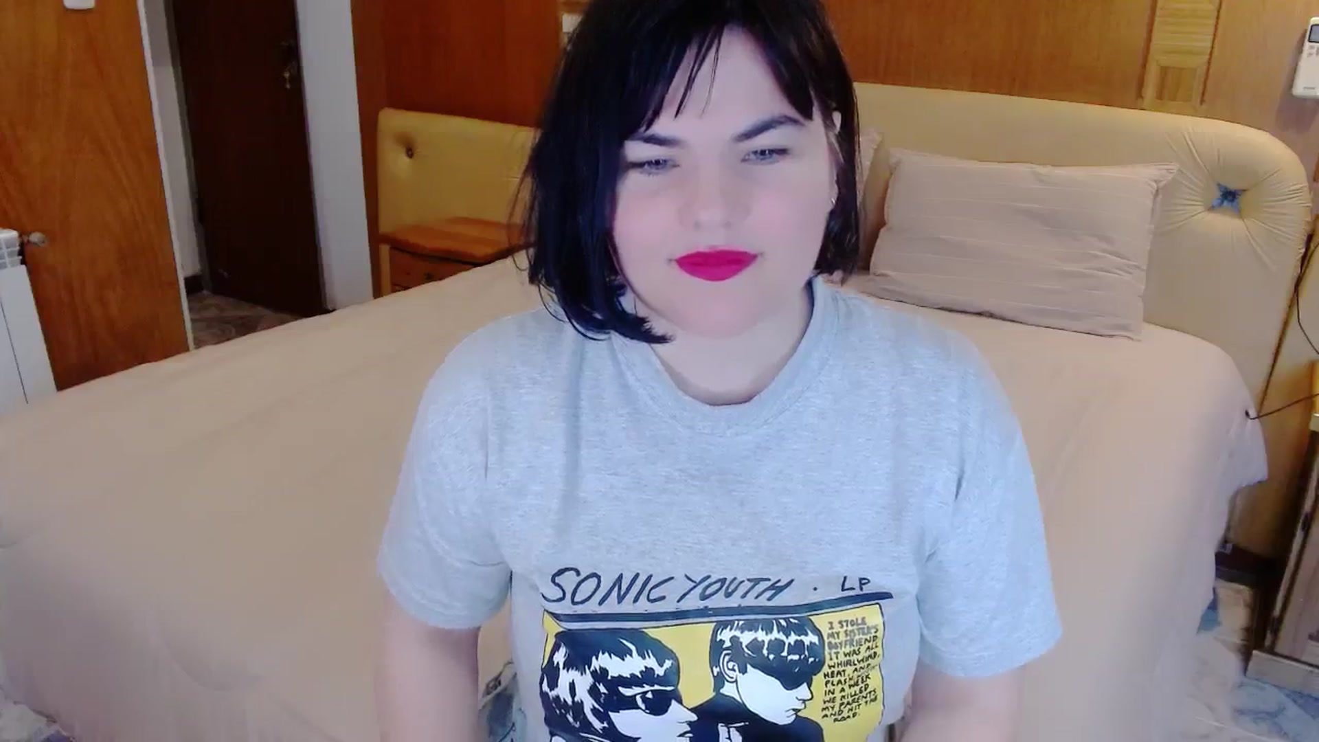 Gallery image thumbnail from SomeoneReal's myfreecams stream on, 06/01/2024, 19:42 image 11 of 20