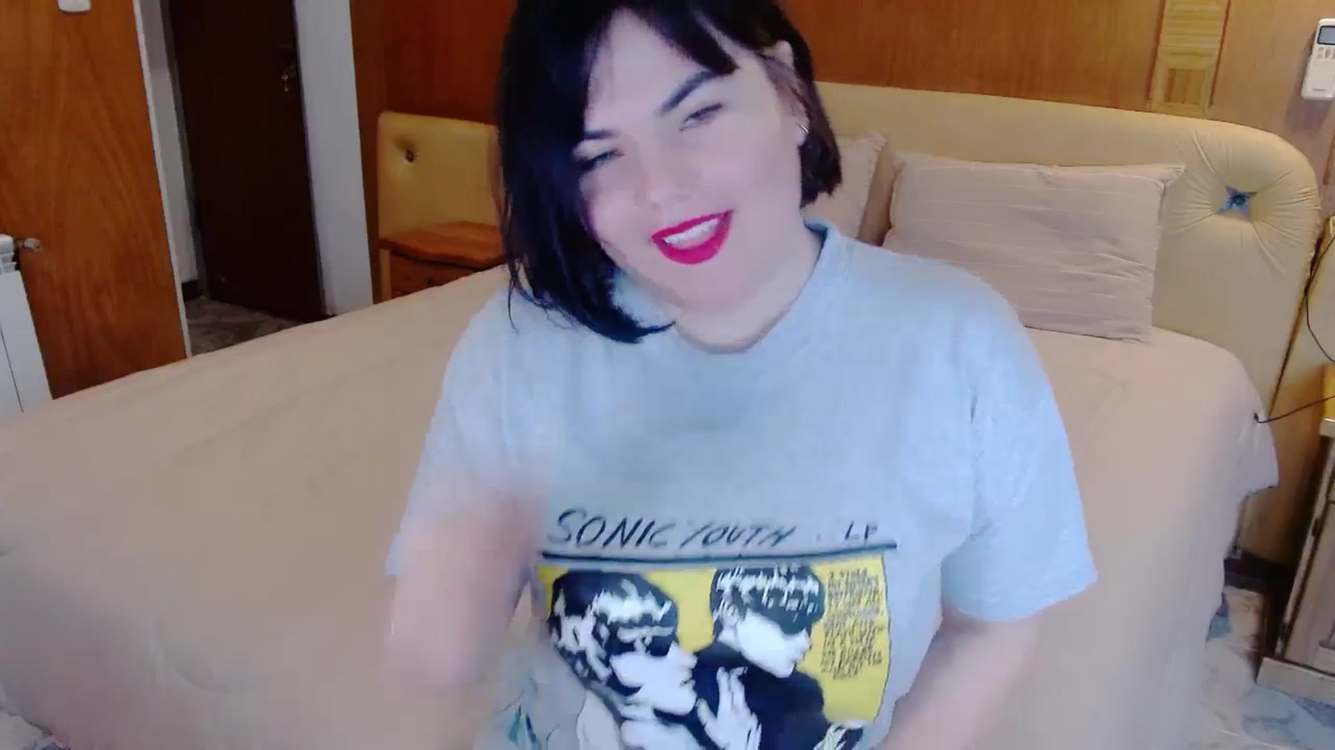 Gallery image thumbnail from SomeoneReal's myfreecams stream on, 06/01/2024, 19:42 image 6 of 20