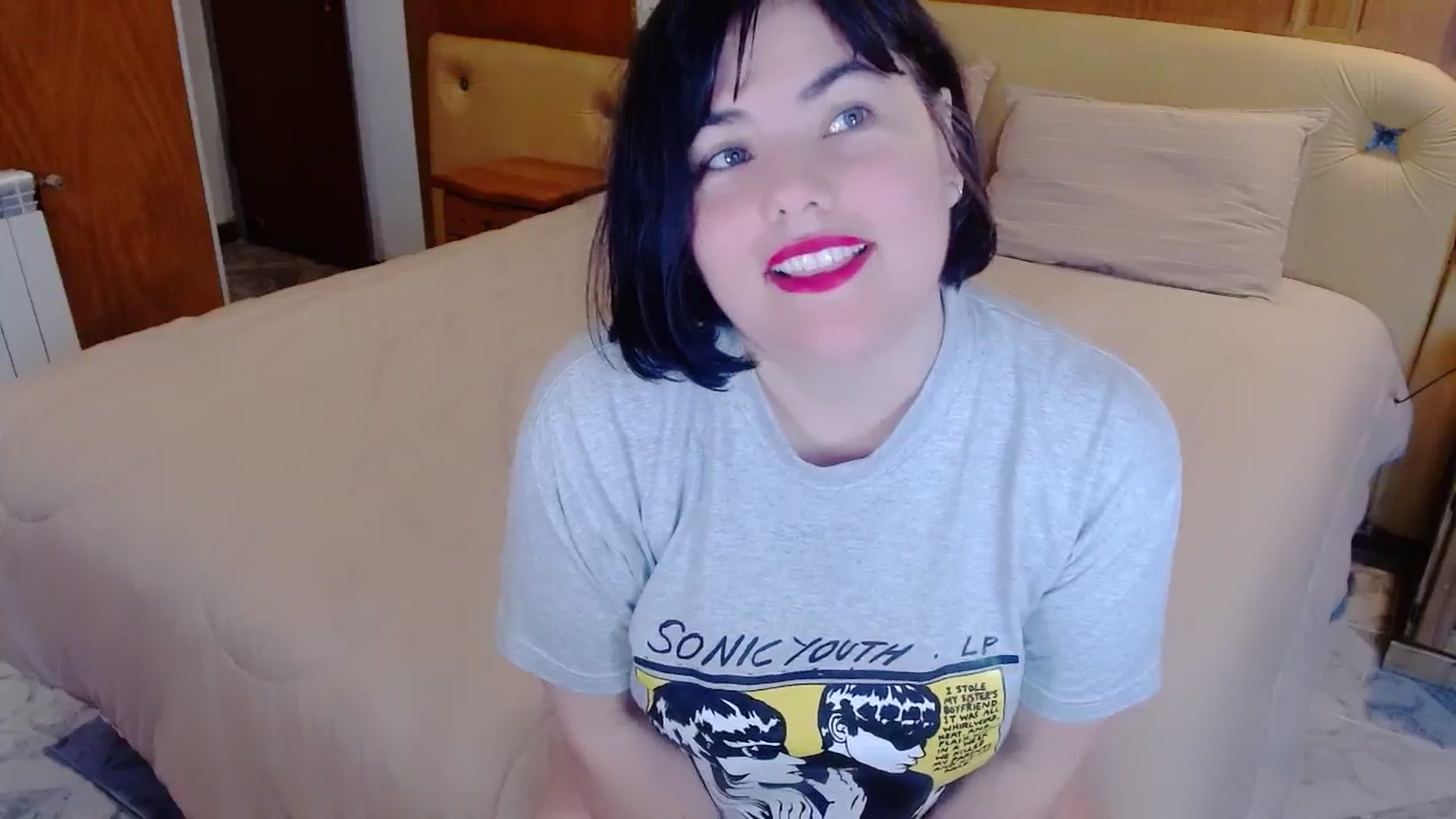 Gallery image thumbnail from SomeoneReal's myfreecams stream on, 06/01/2024, 19:42 image 17 of 20
