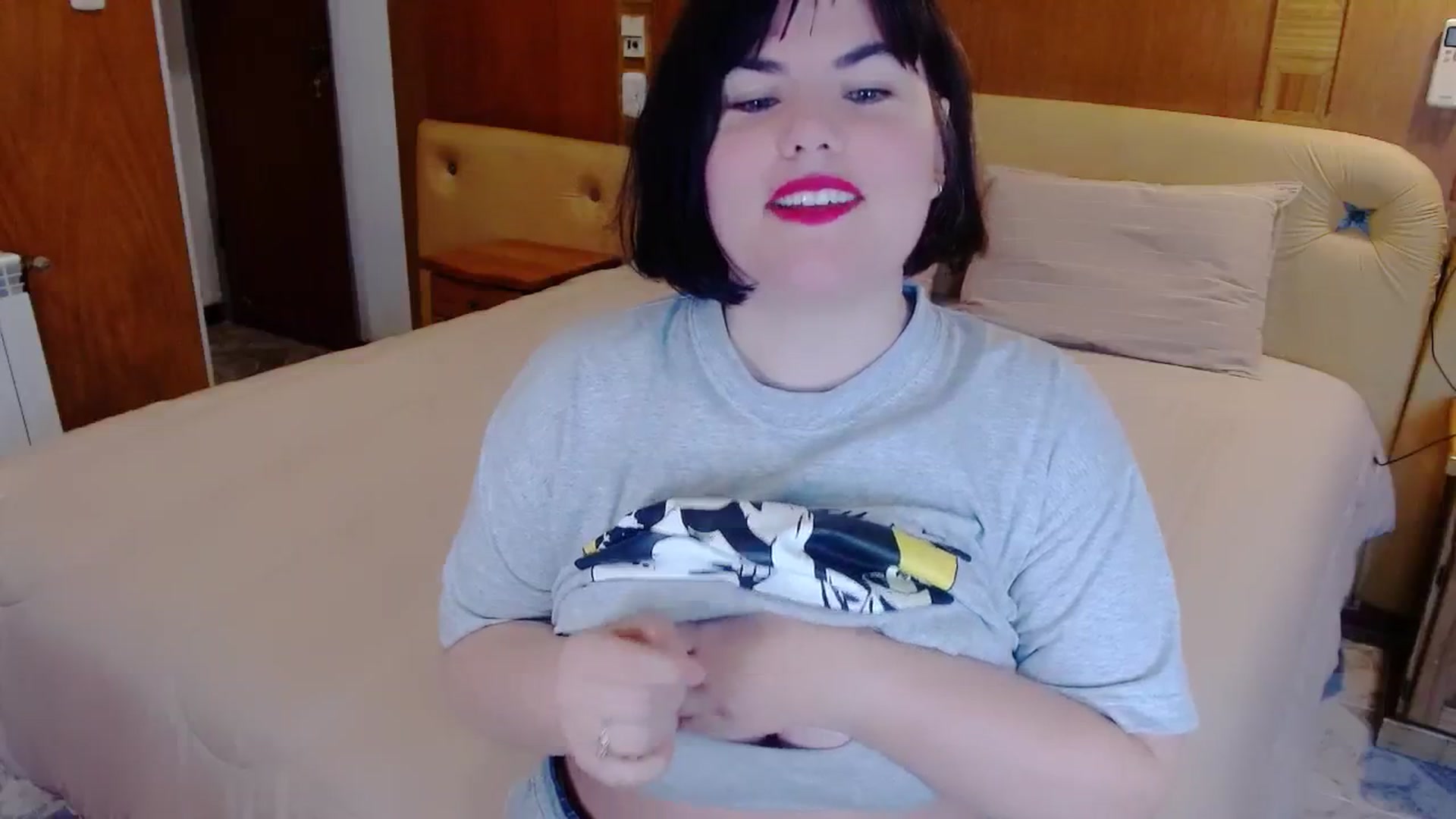 Gallery image thumbnail from SomeoneReal's myfreecams stream on, 06/01/2024, 19:42 image 13 of 20